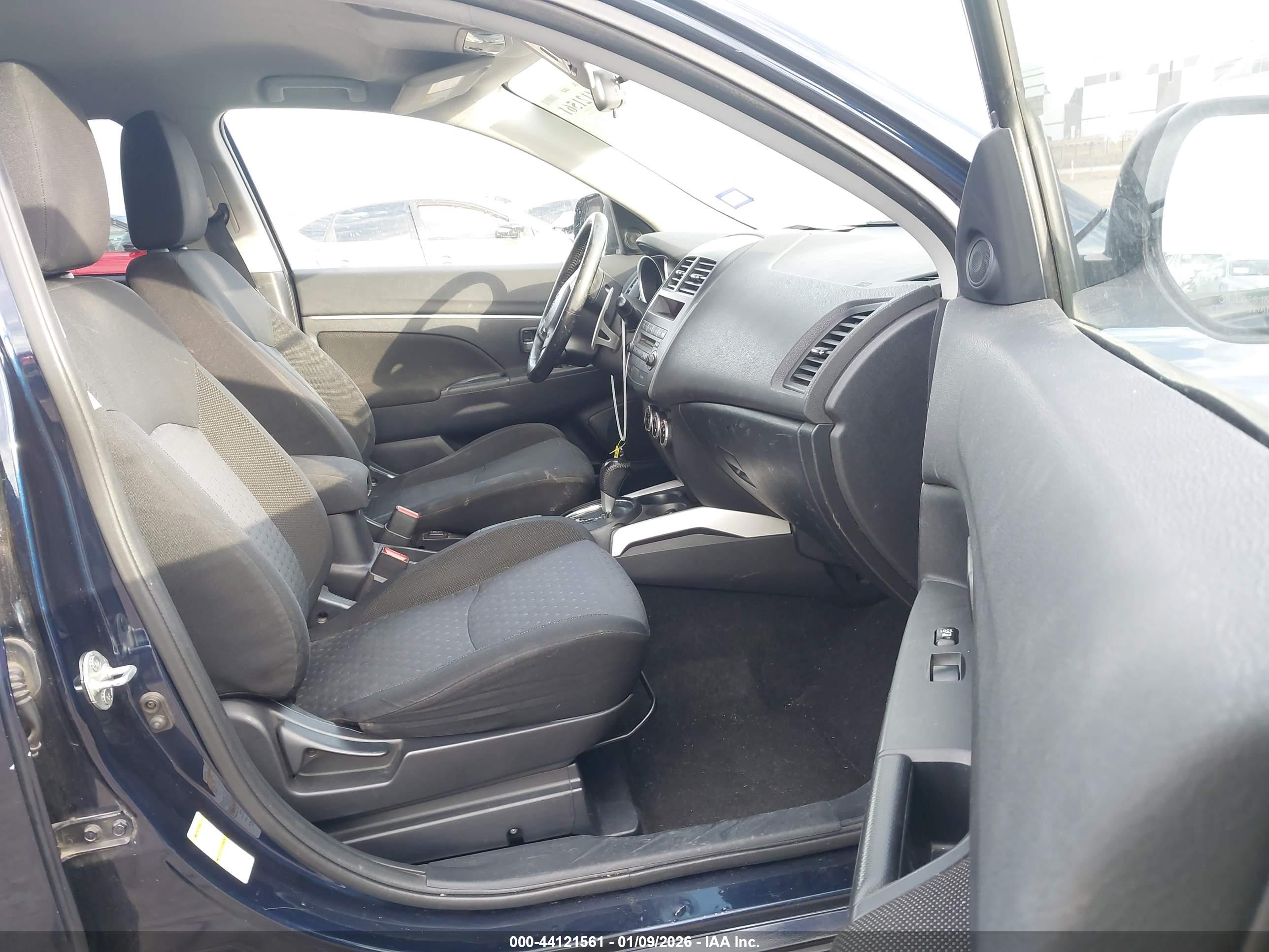 MITSUBISHI OUTLANDER image 5