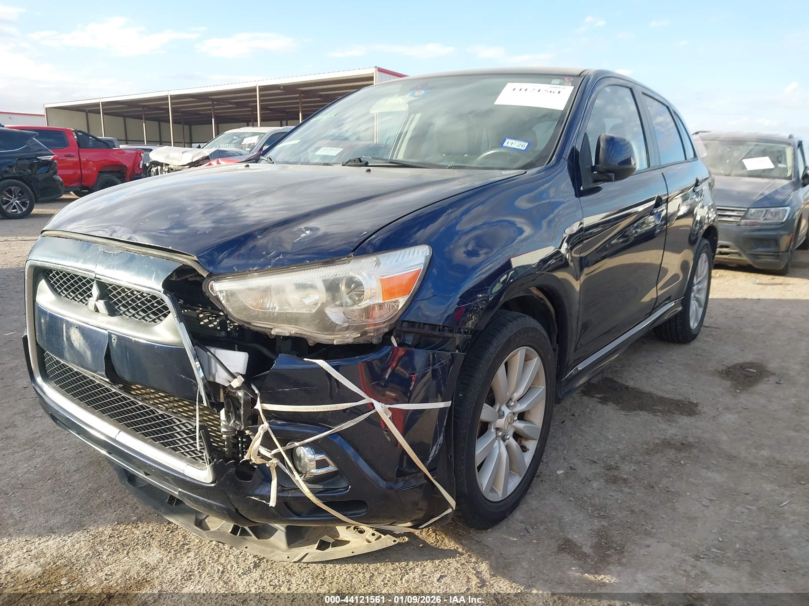 MITSUBISHI OUTLANDER image 6