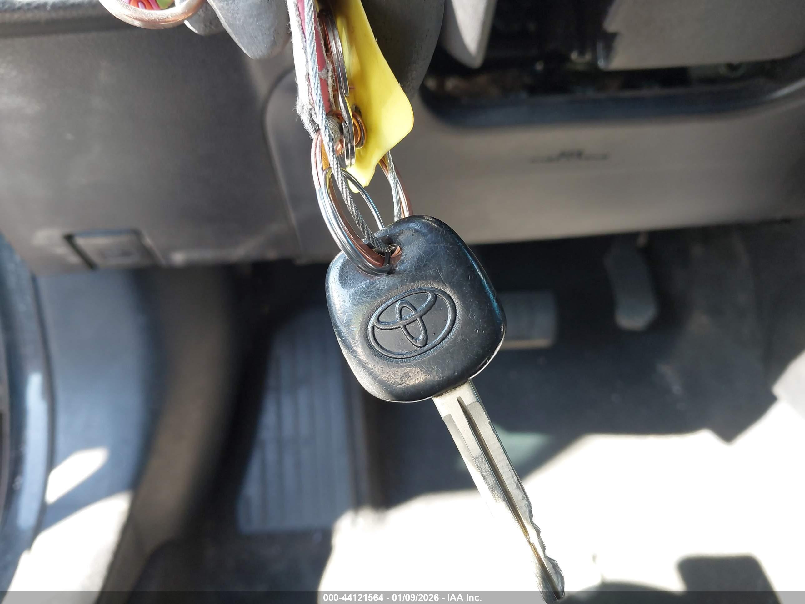 TOYOTA COROLLA image 11