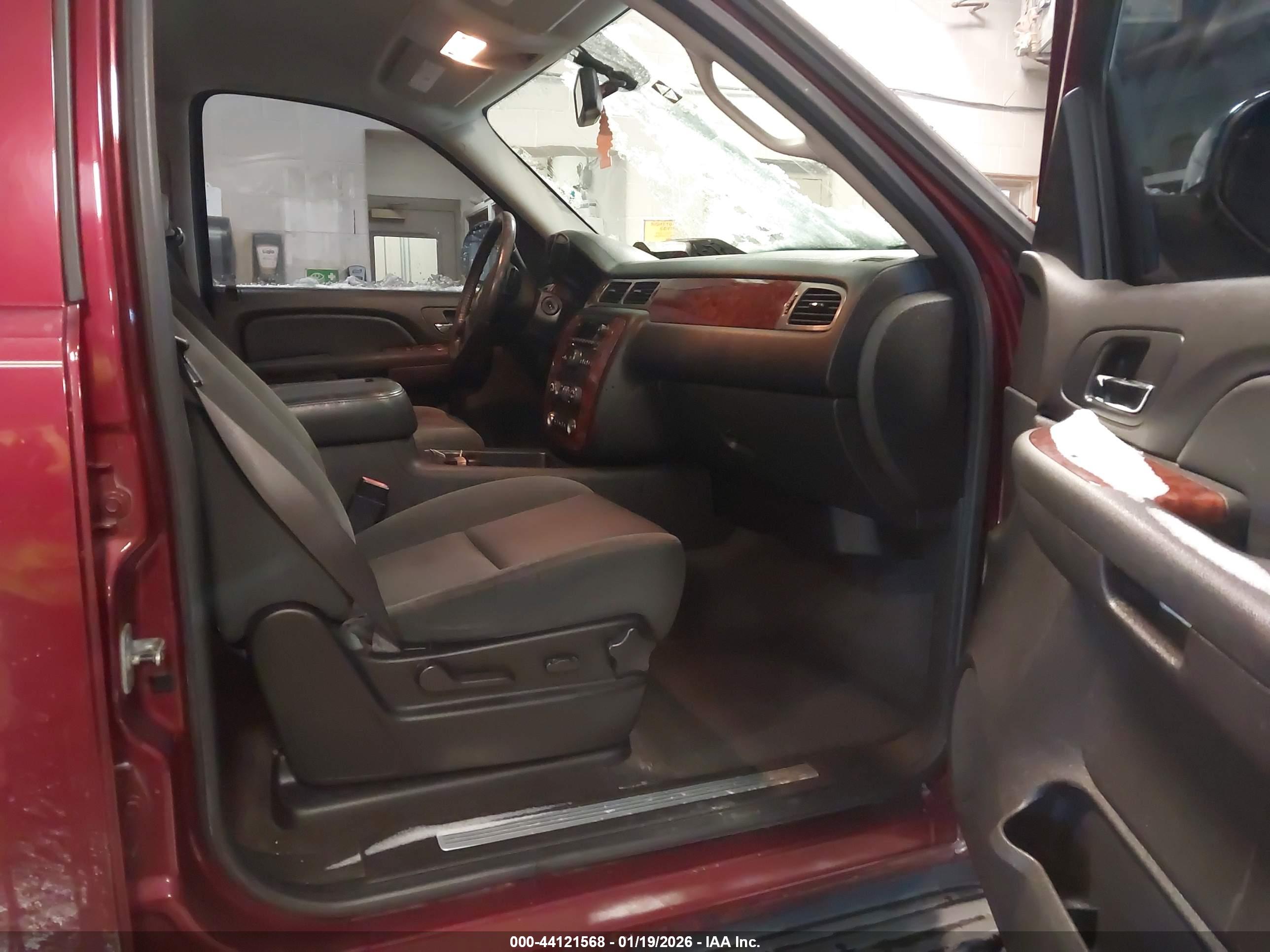 CHEVROLET TAHOE image 5