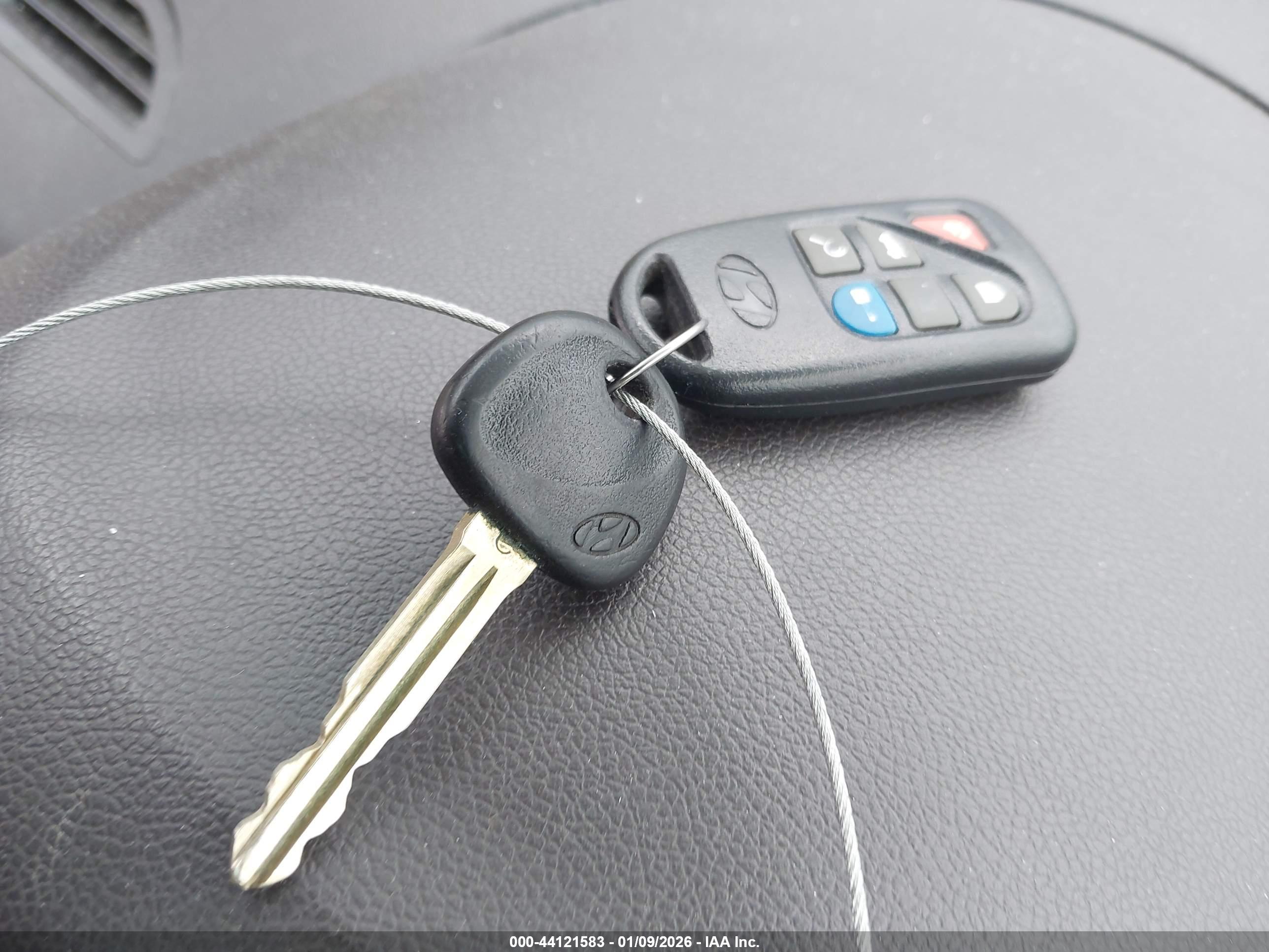 HYUNDAI ELANTRA image 11