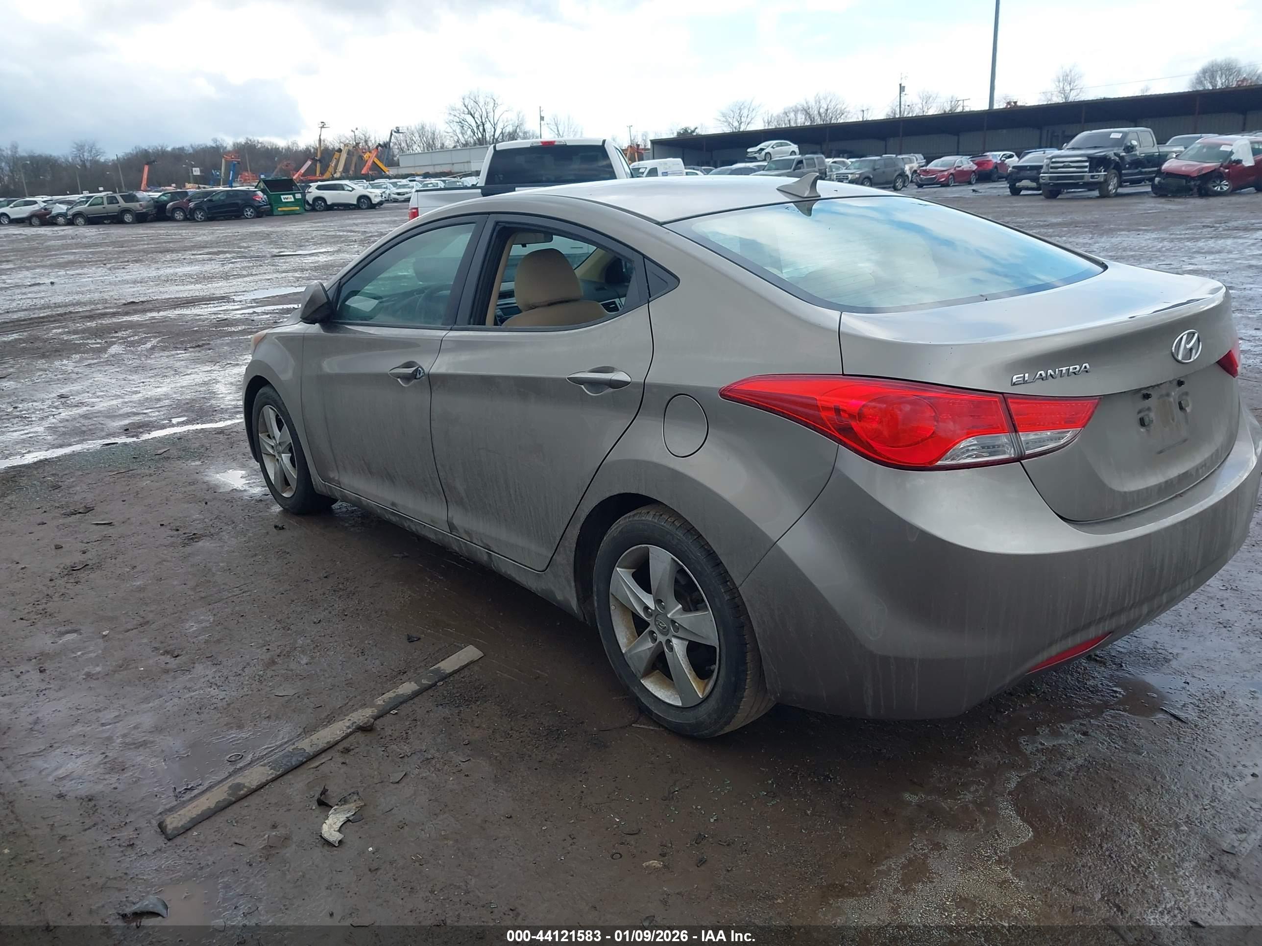 HYUNDAI ELANTRA image 3