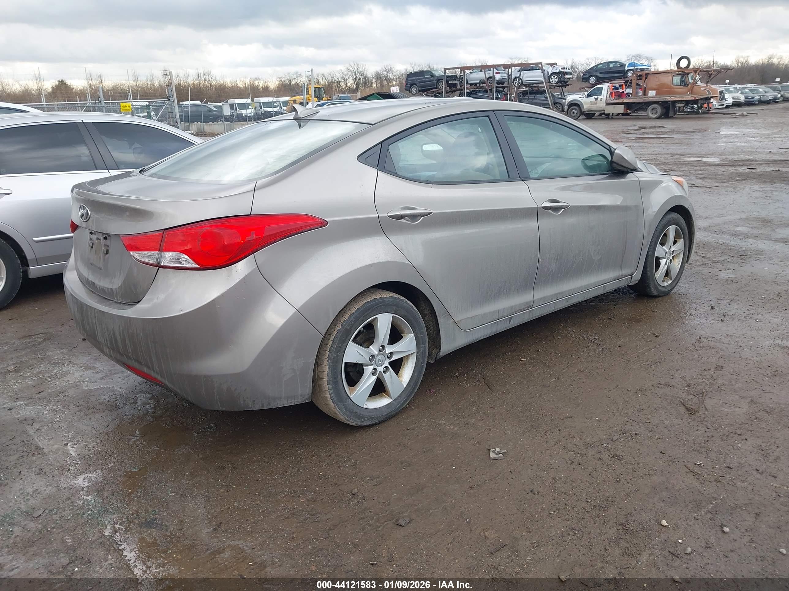 HYUNDAI ELANTRA image 4