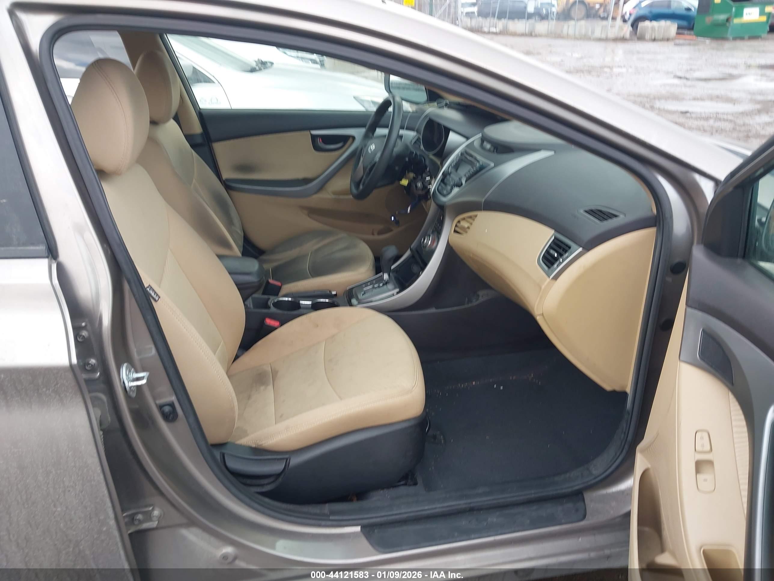 HYUNDAI ELANTRA image 5