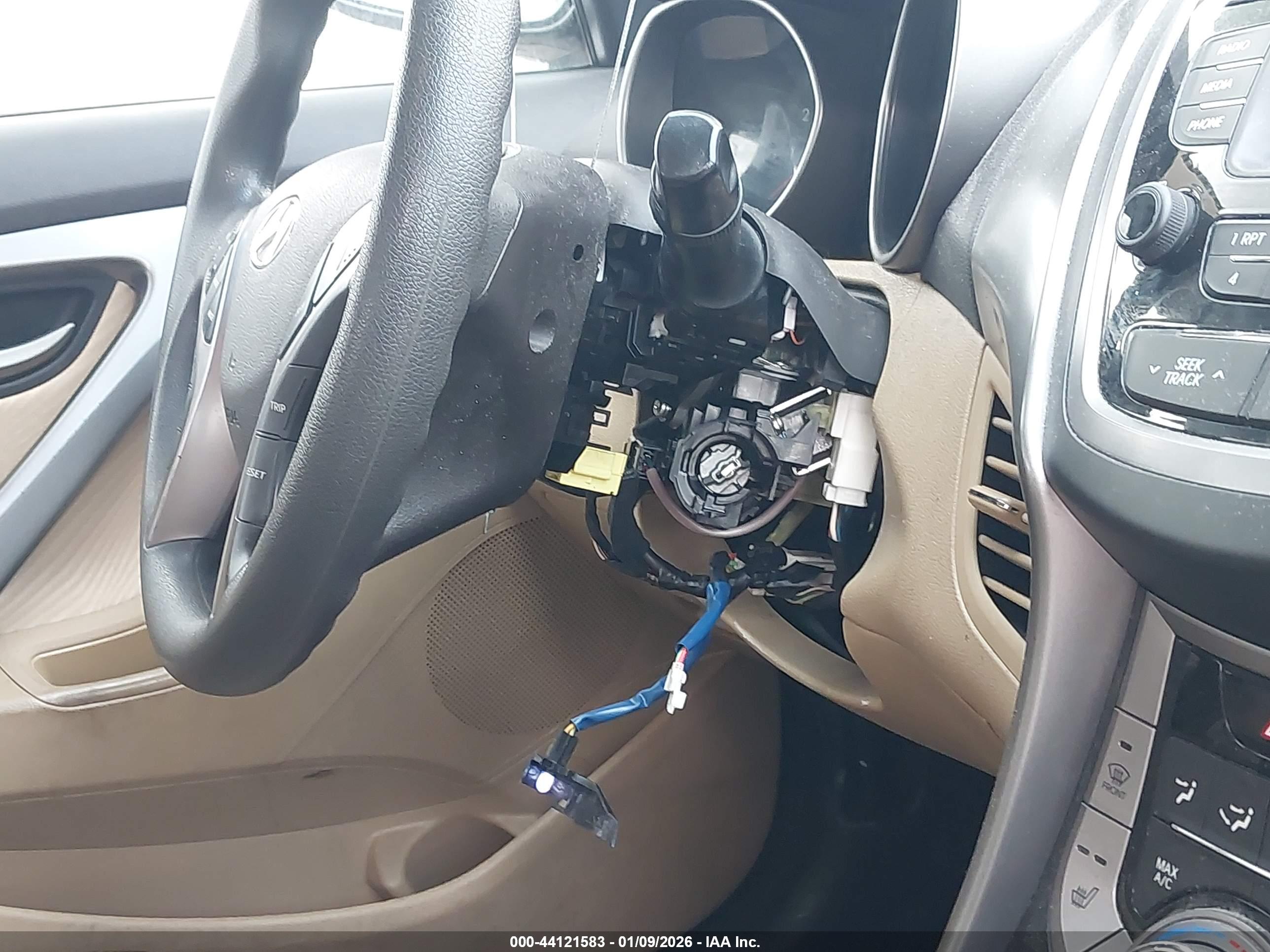 HYUNDAI ELANTRA image 6