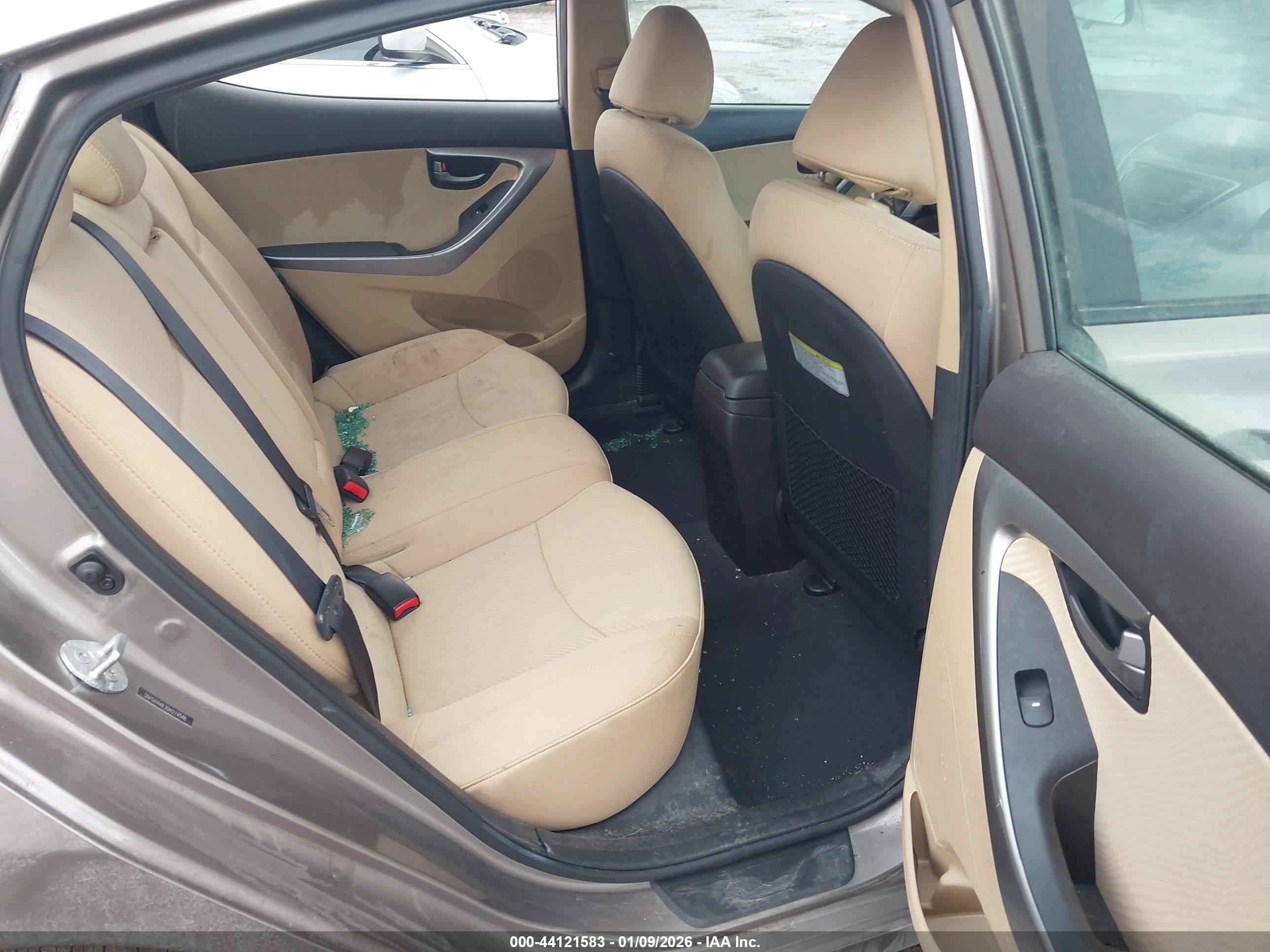 HYUNDAI ELANTRA image 8