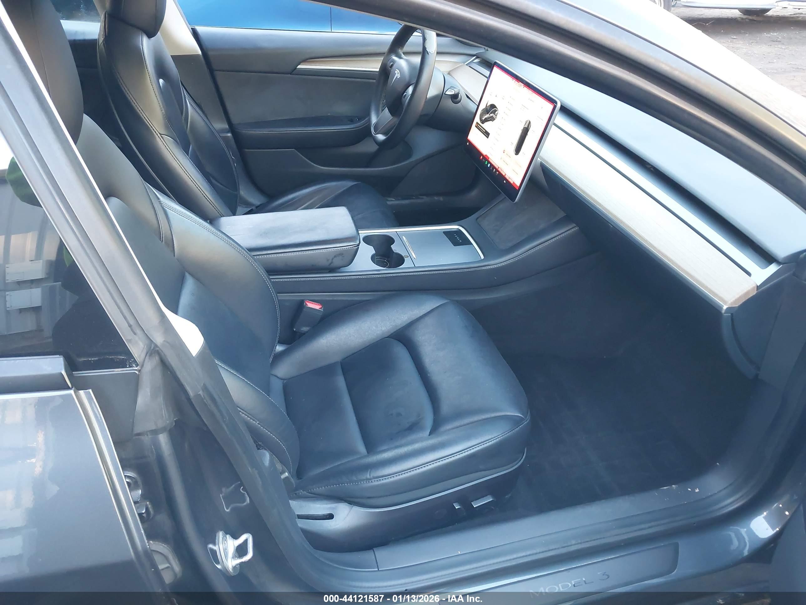 TESLA MODEL image 5