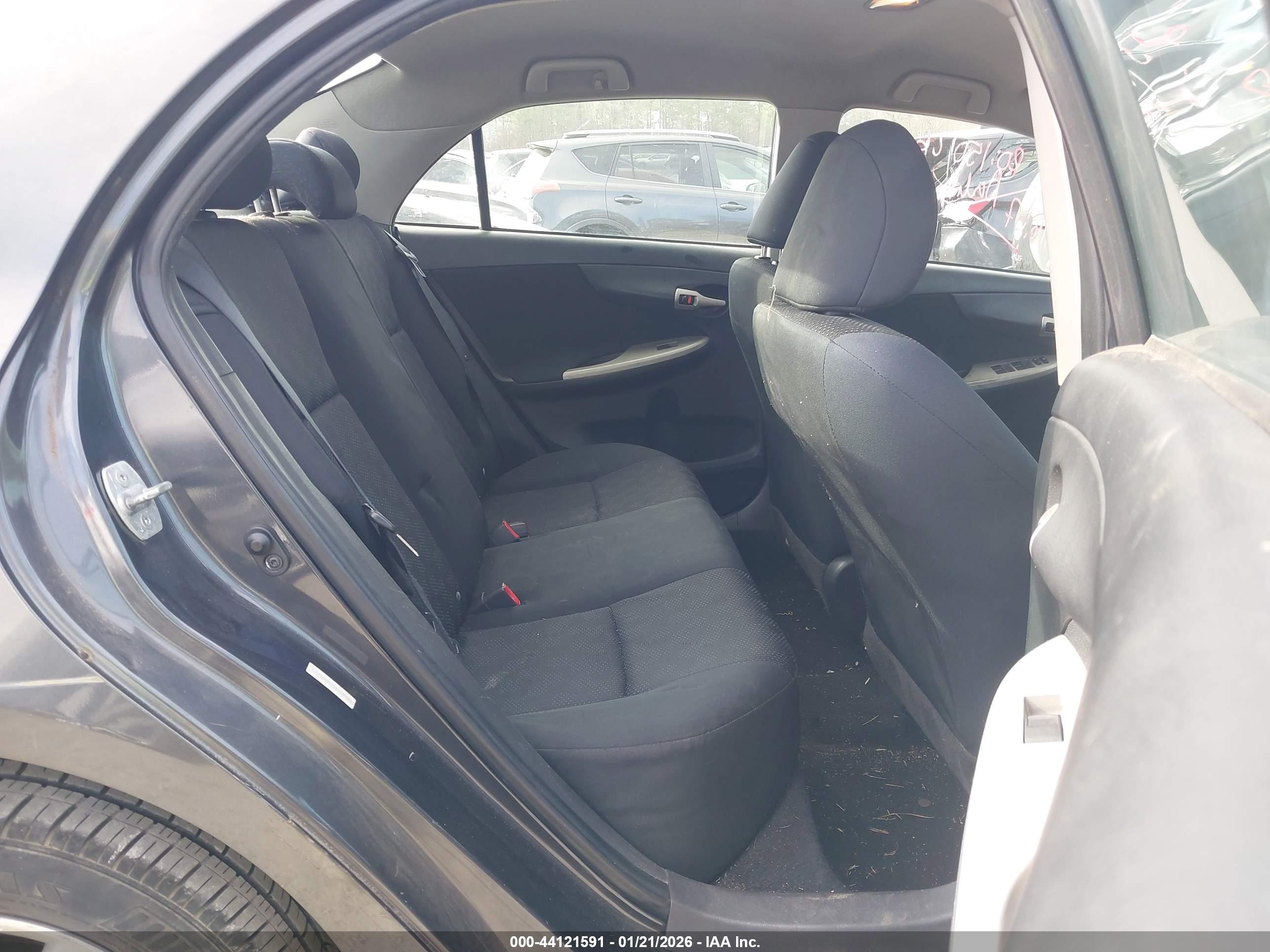 TOYOTA COROLLA image 8