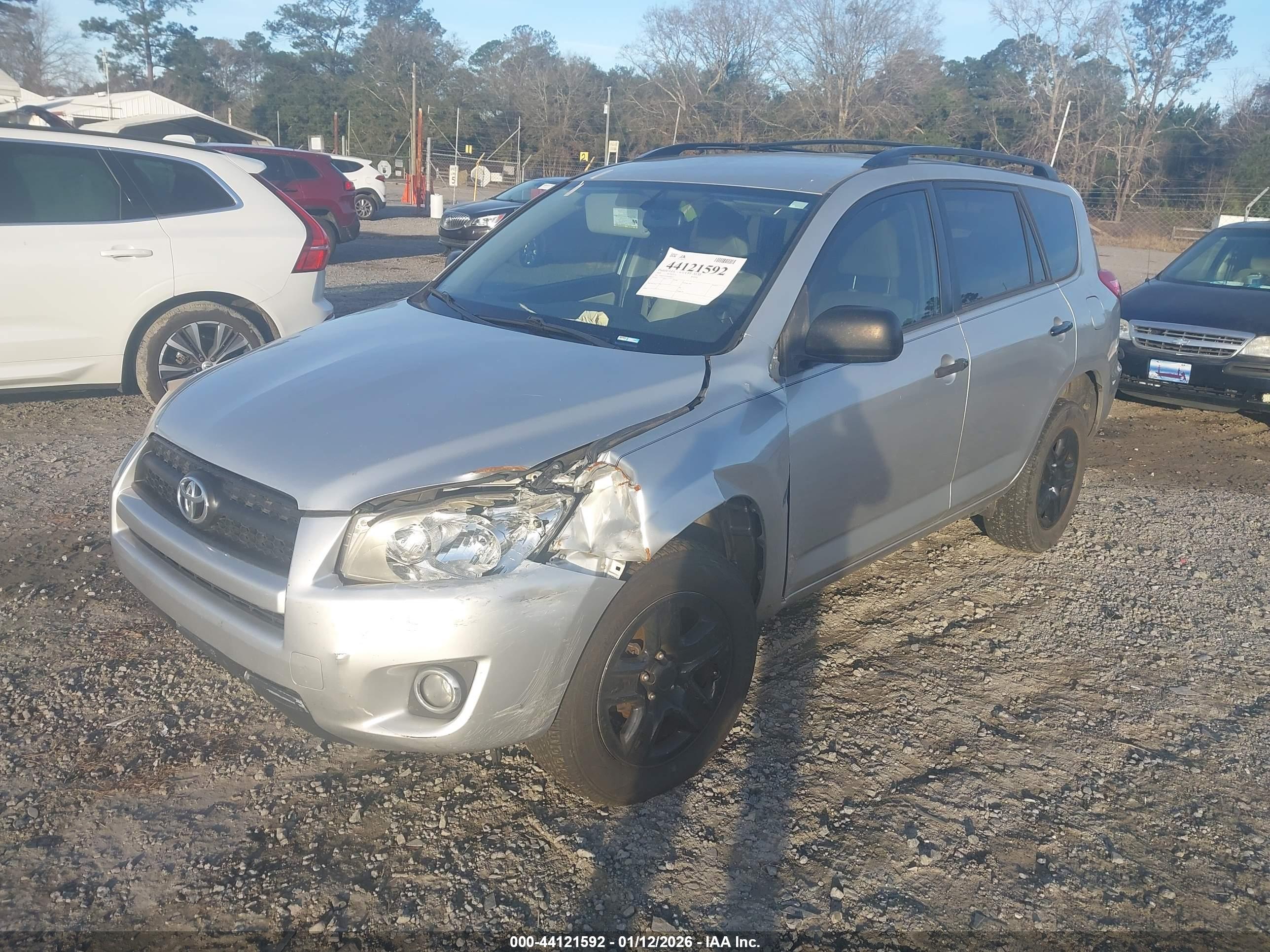 TOYOTA RAV4 image 2