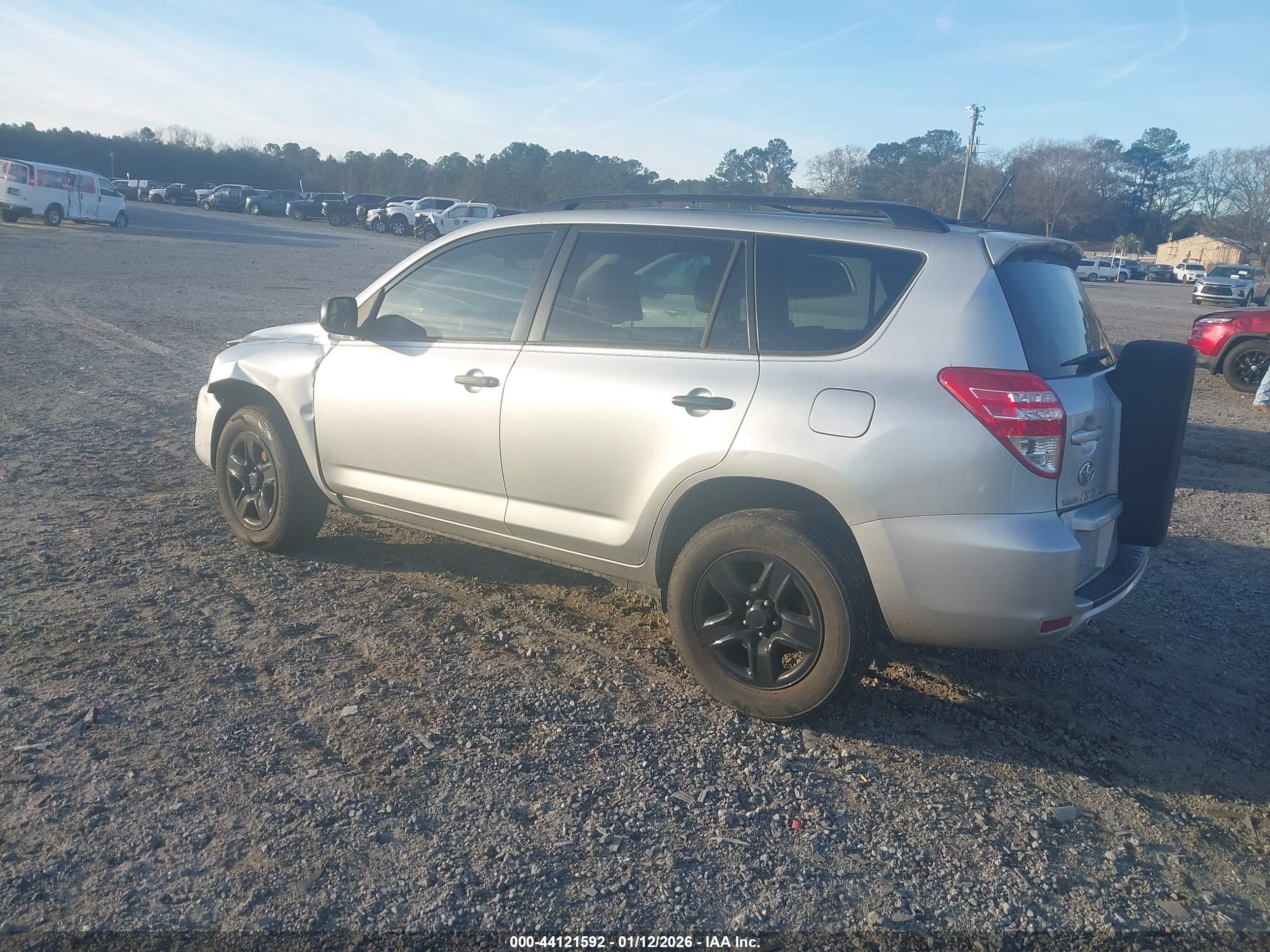 TOYOTA RAV4 image 3