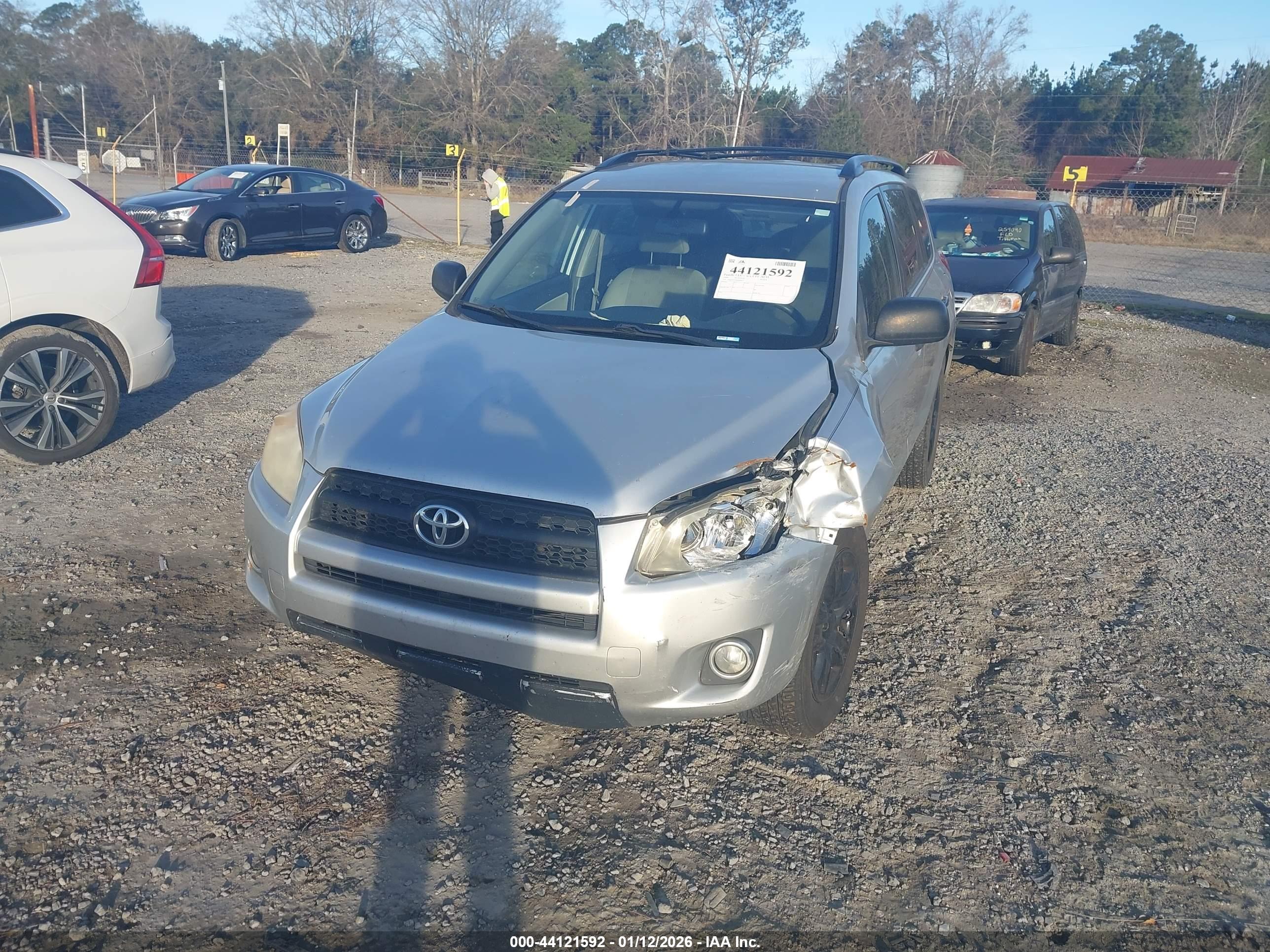 TOYOTA RAV4 image 6