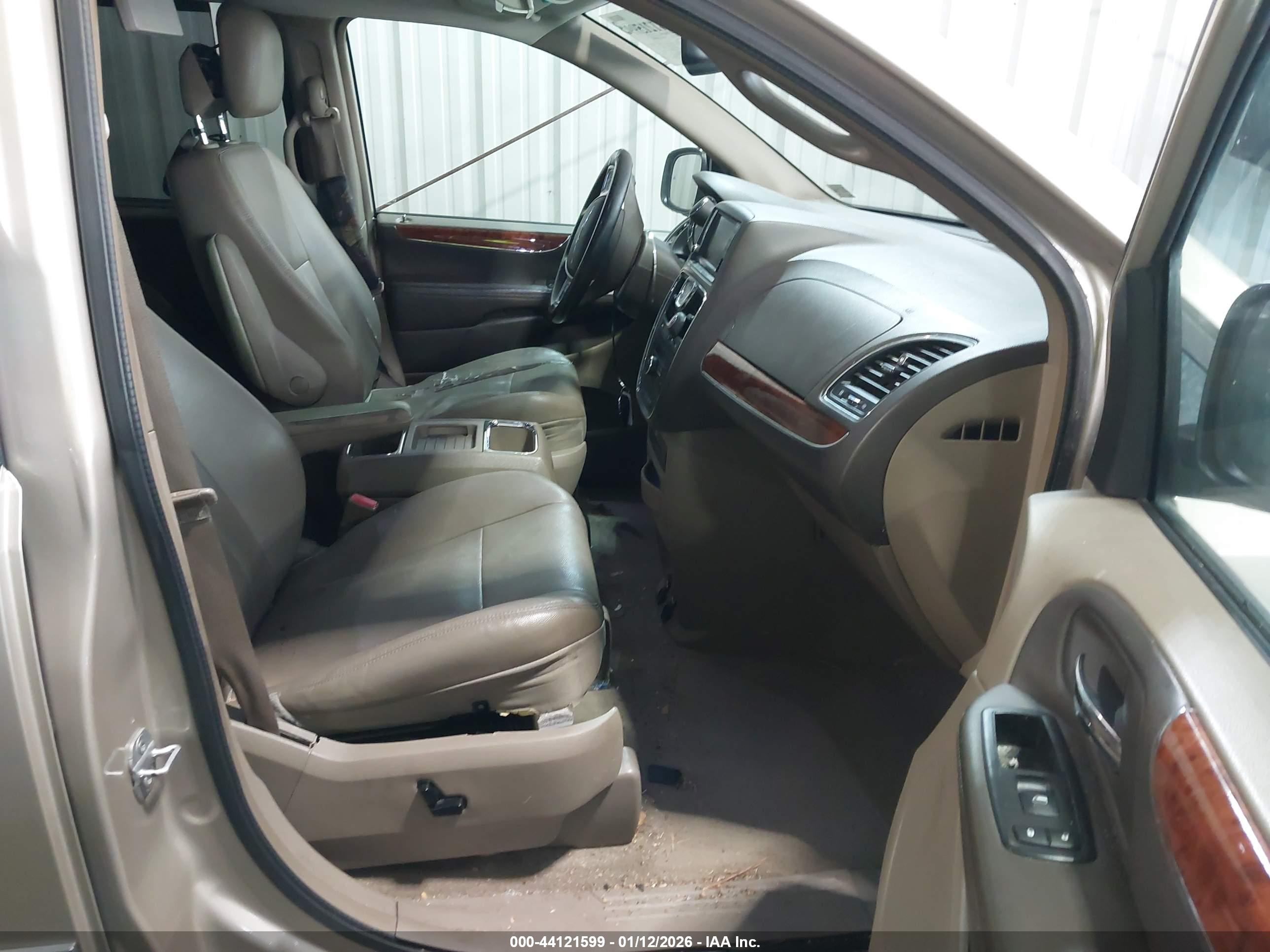 CHRYSLER TOWN image 5