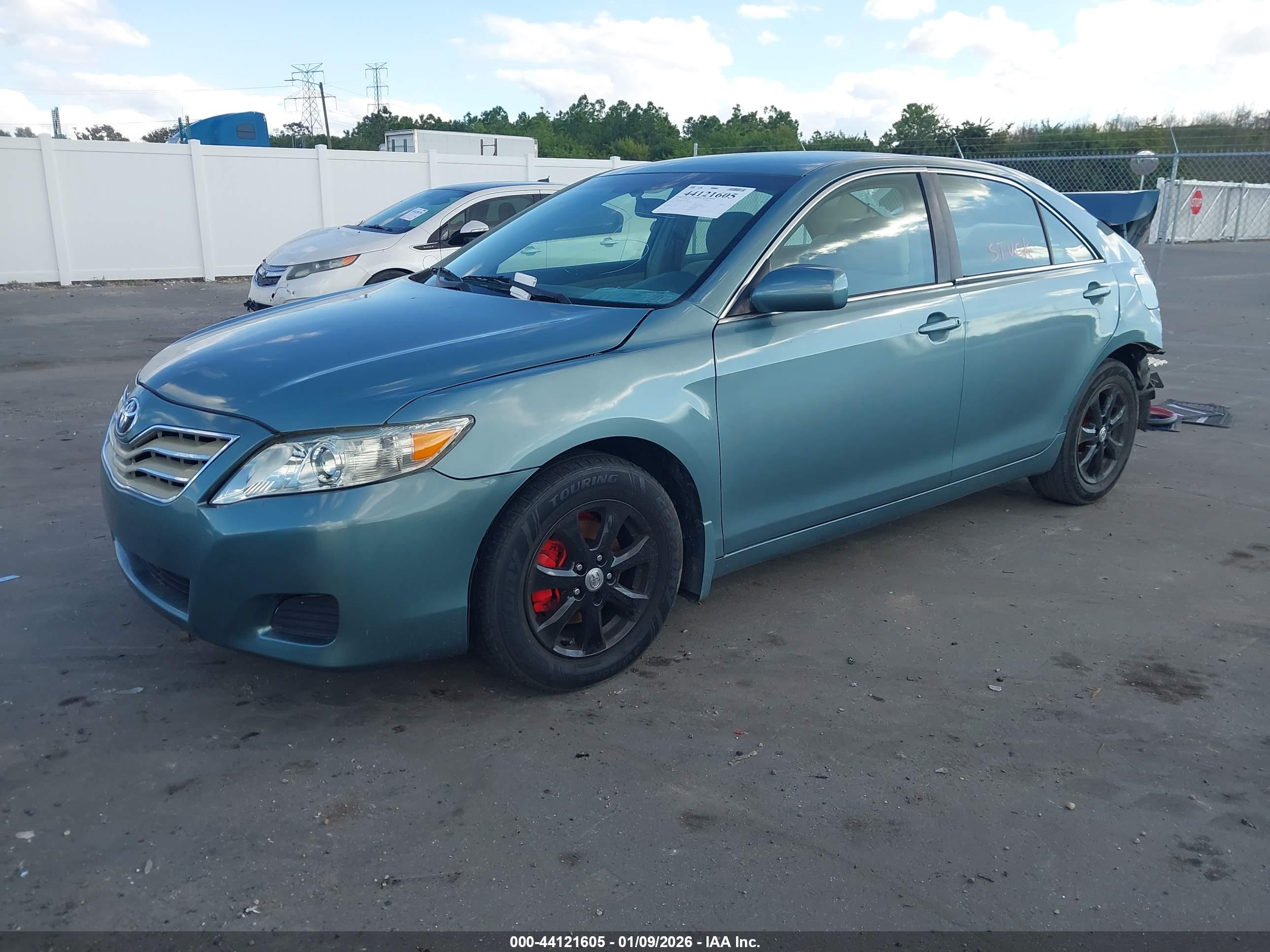 TOYOTA CAMRY image 2