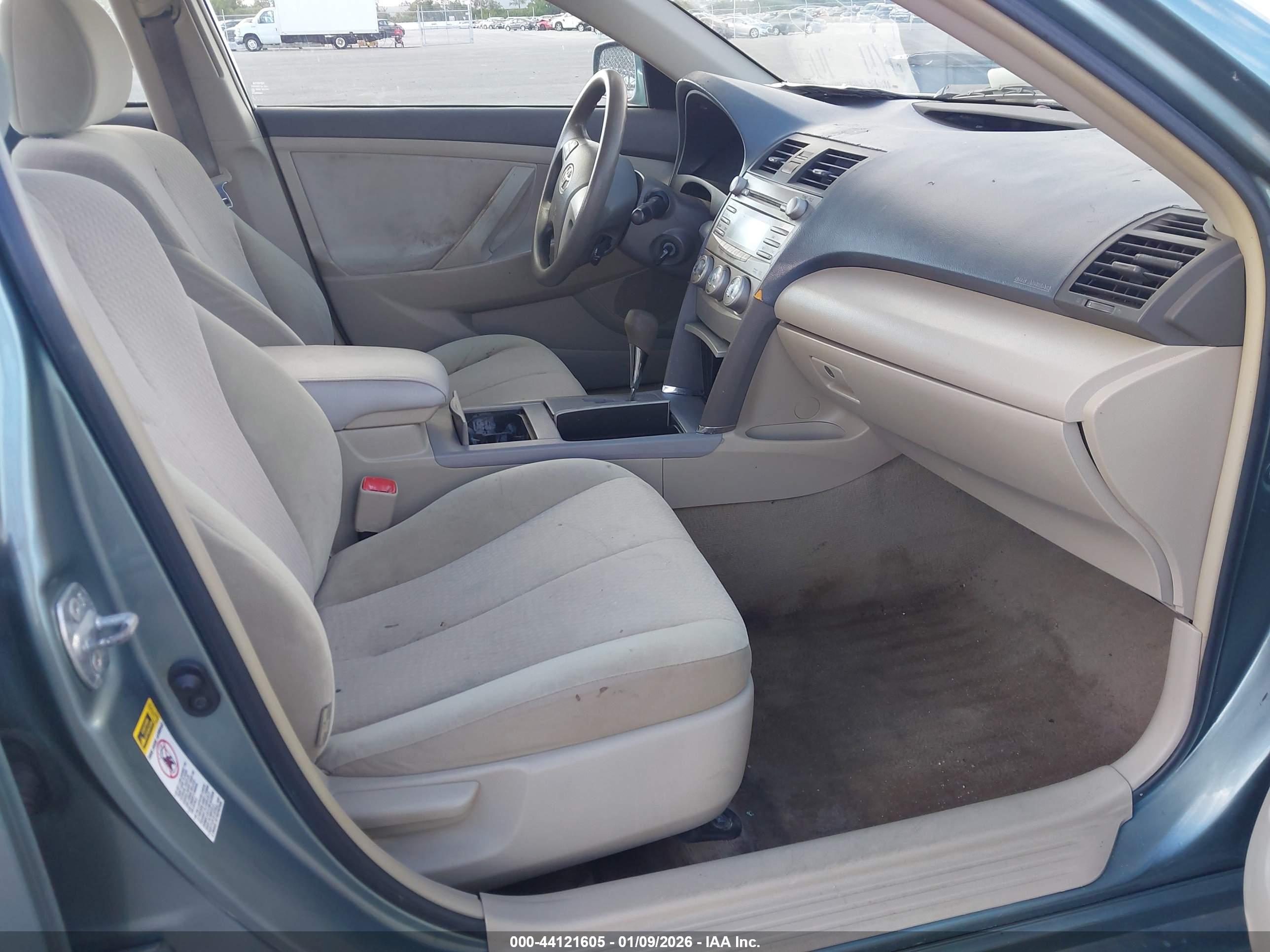 TOYOTA CAMRY image 5