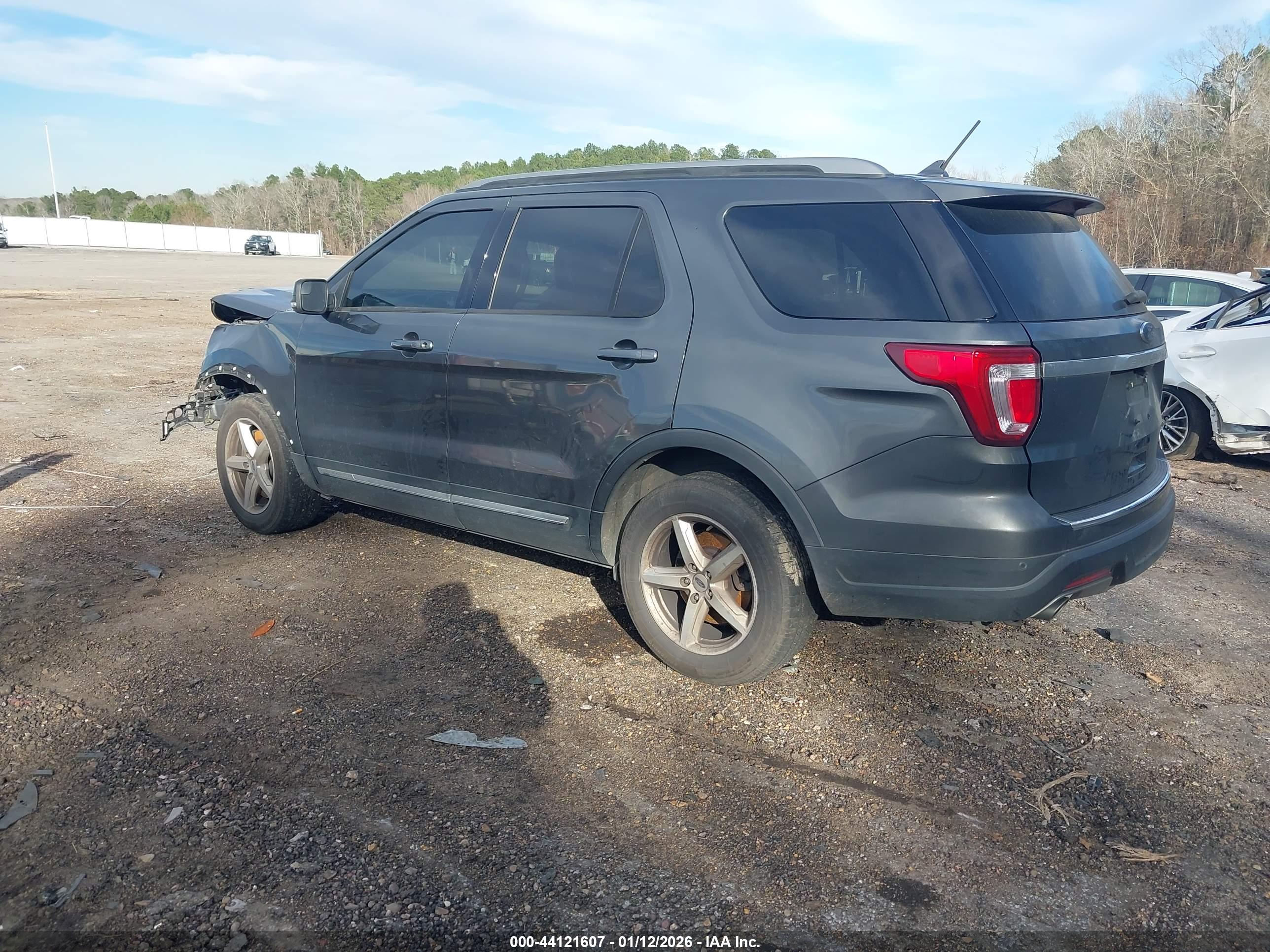 FORD EXPLORER image 3