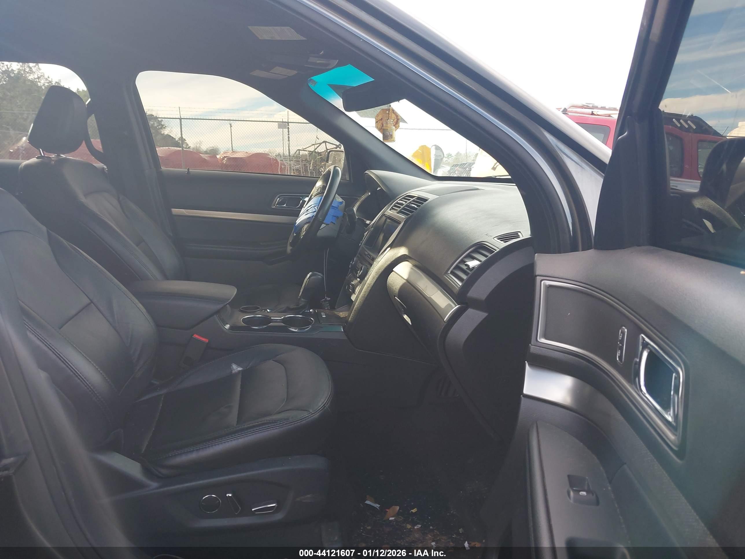 FORD EXPLORER image 5