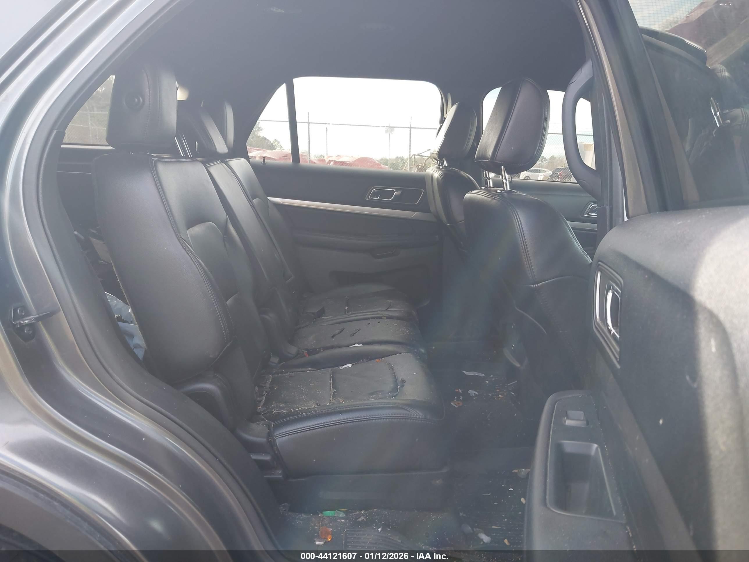 FORD EXPLORER image 8