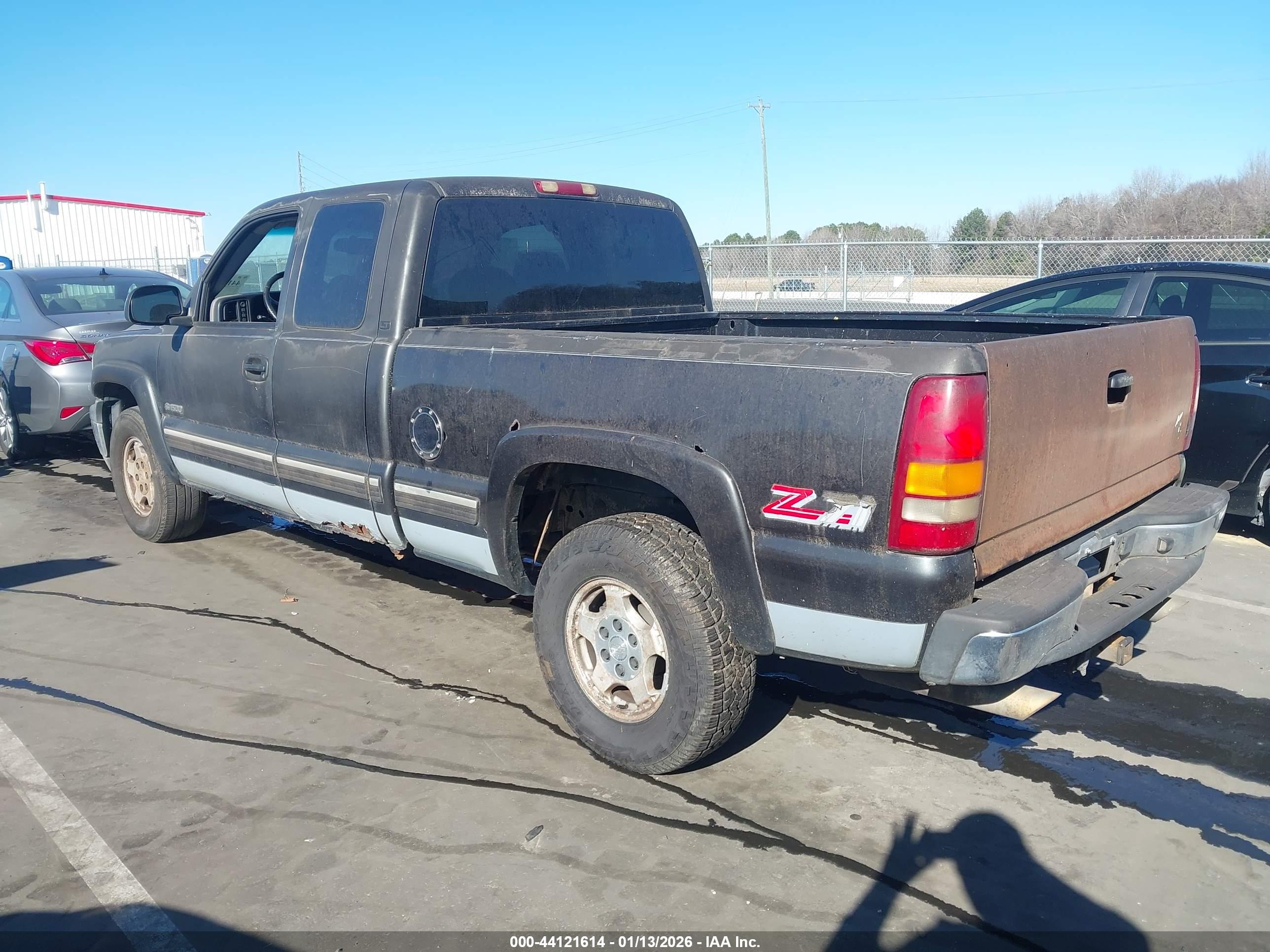 CHEVROLET SILVERADO image 3