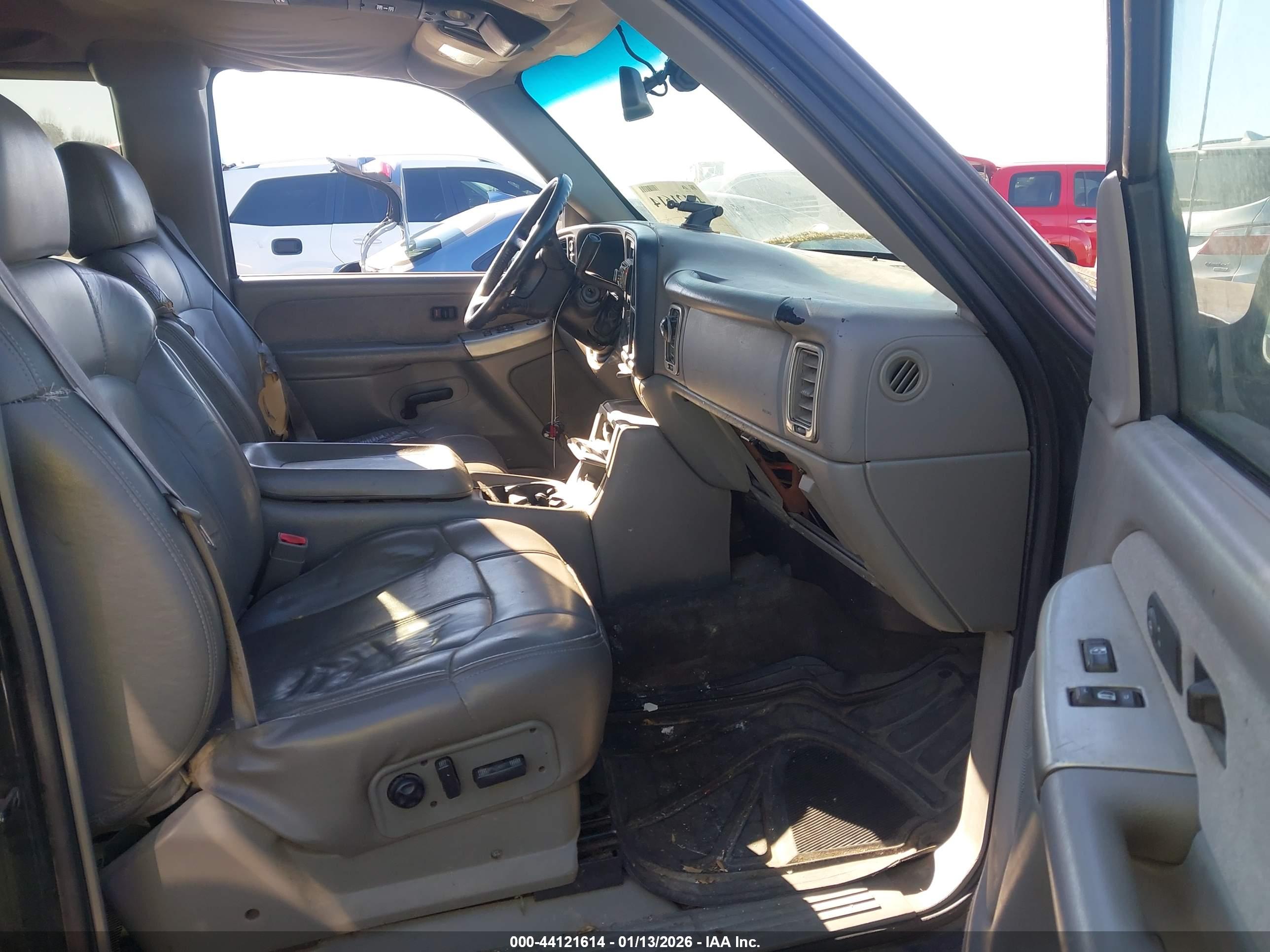 CHEVROLET SILVERADO image 5