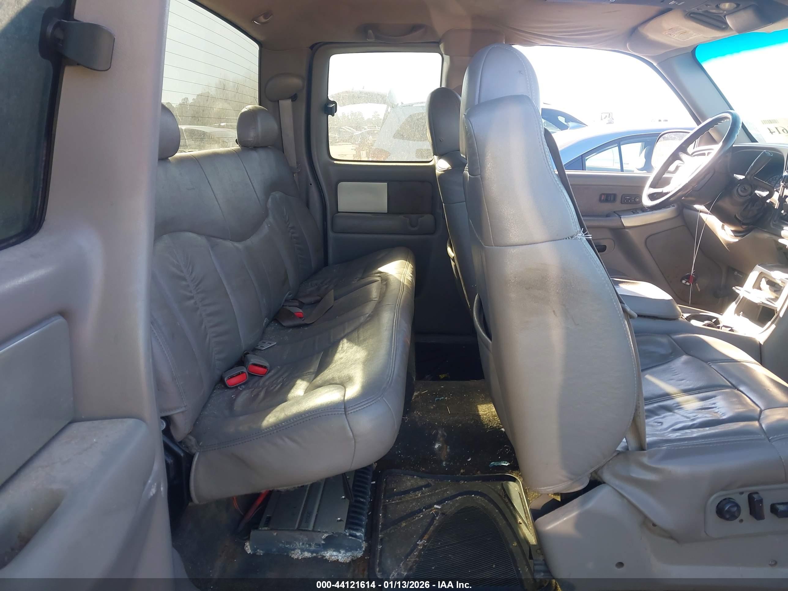CHEVROLET SILVERADO image 8