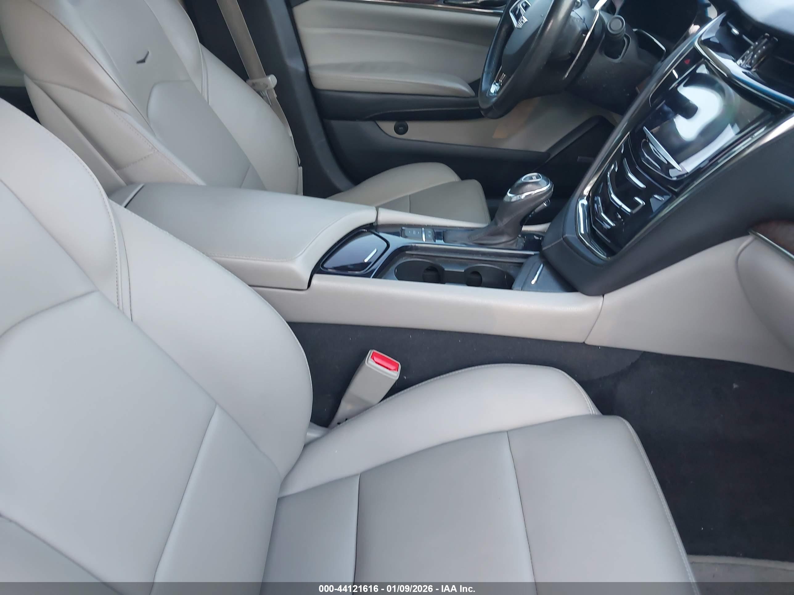 CADILLAC CTS image 5