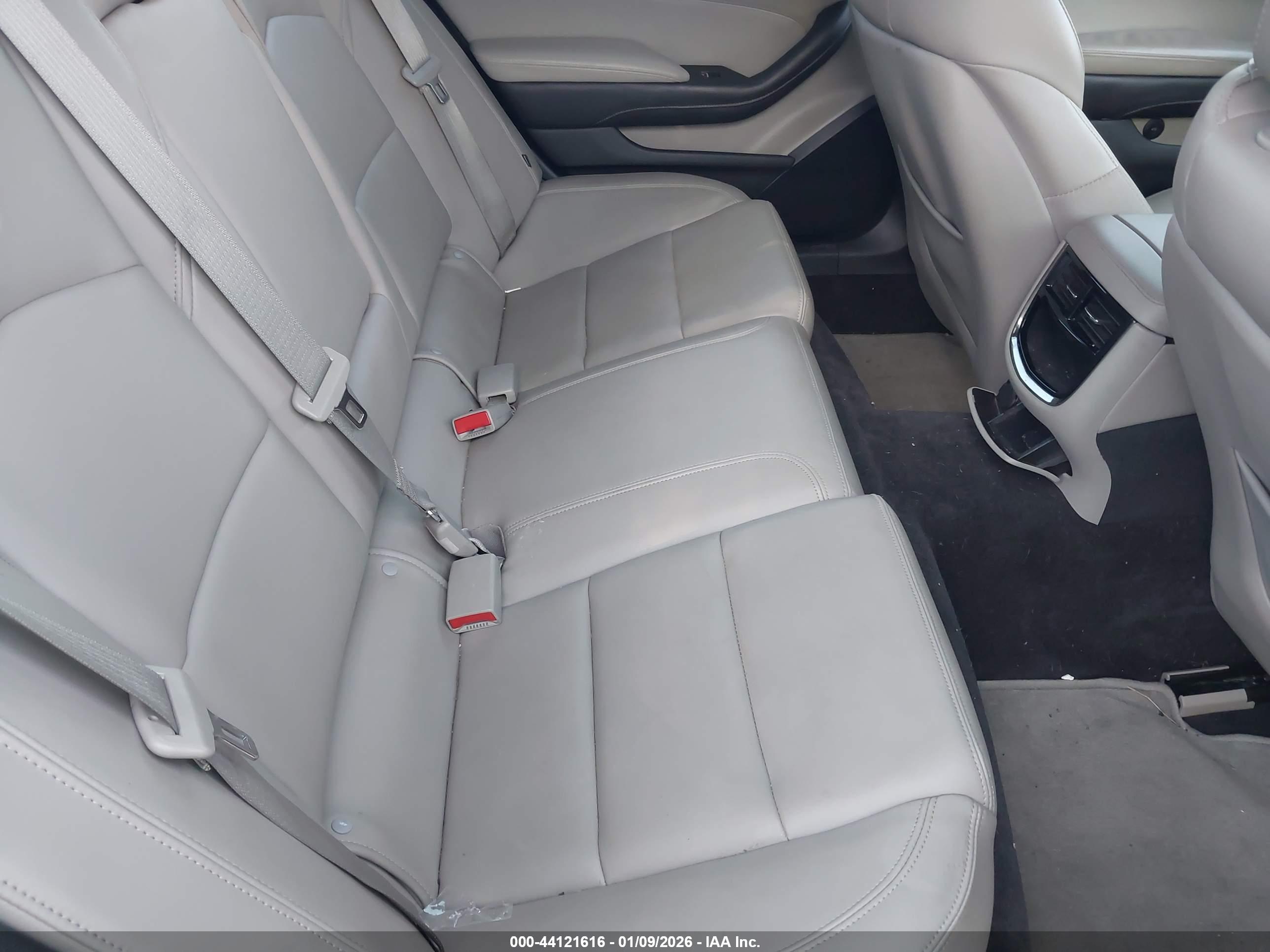 CADILLAC CTS image 8