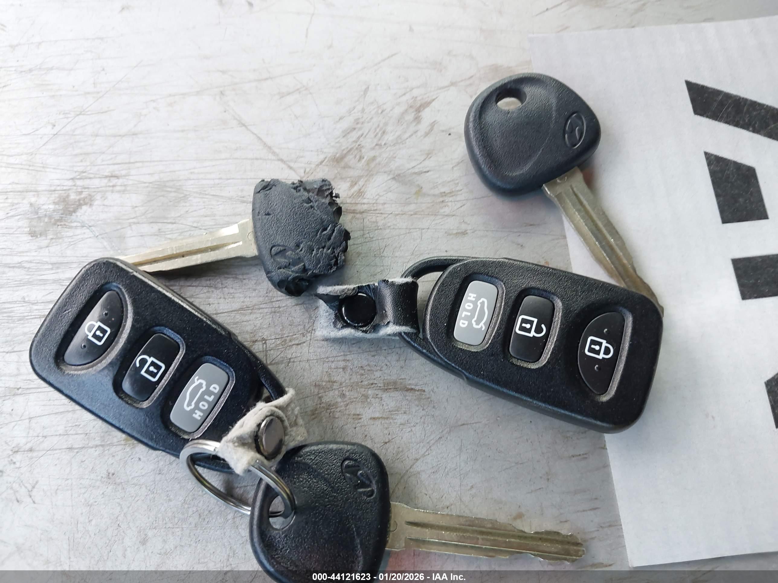 HYUNDAI ELANTRA image 11