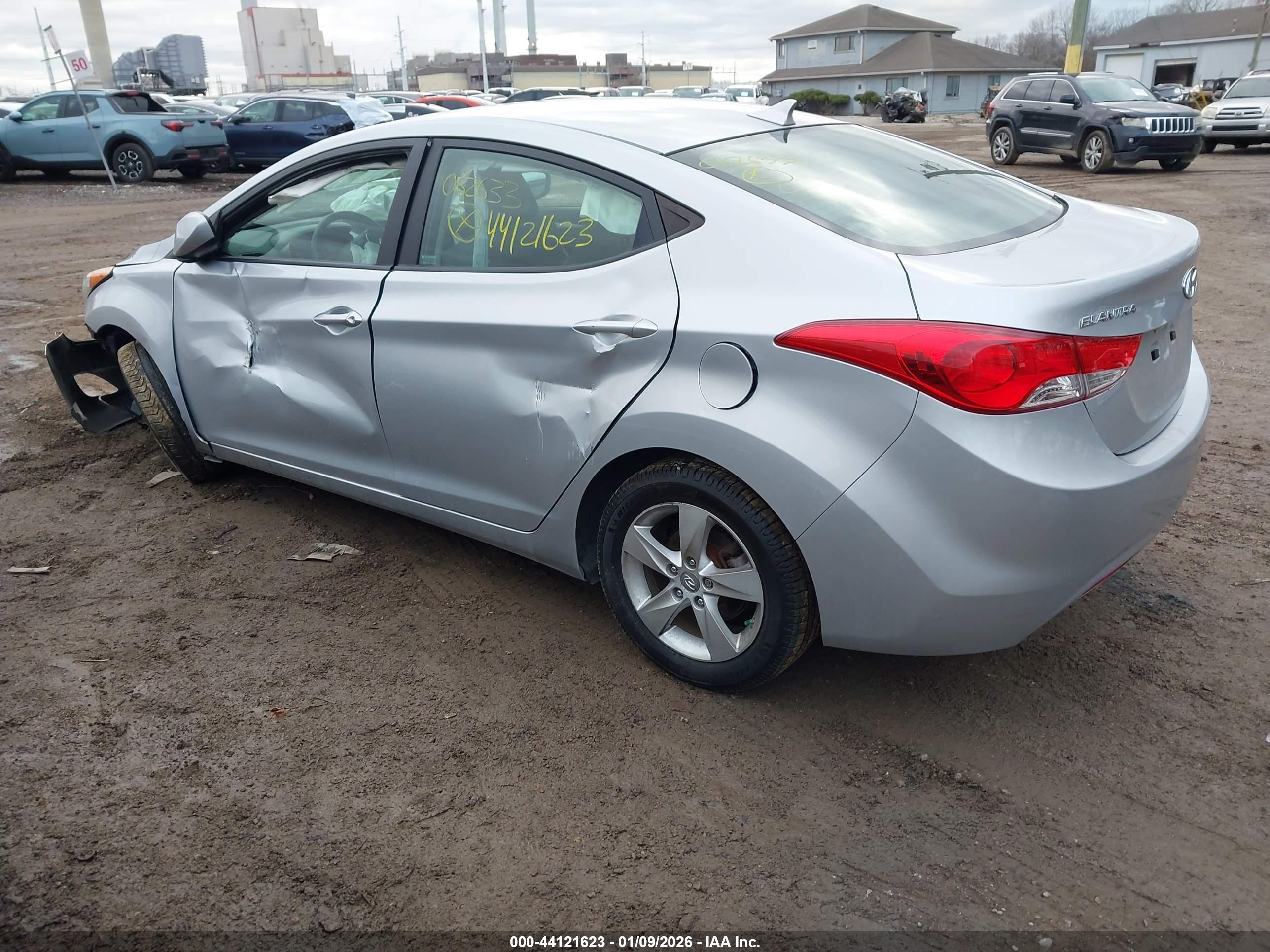HYUNDAI ELANTRA image 3