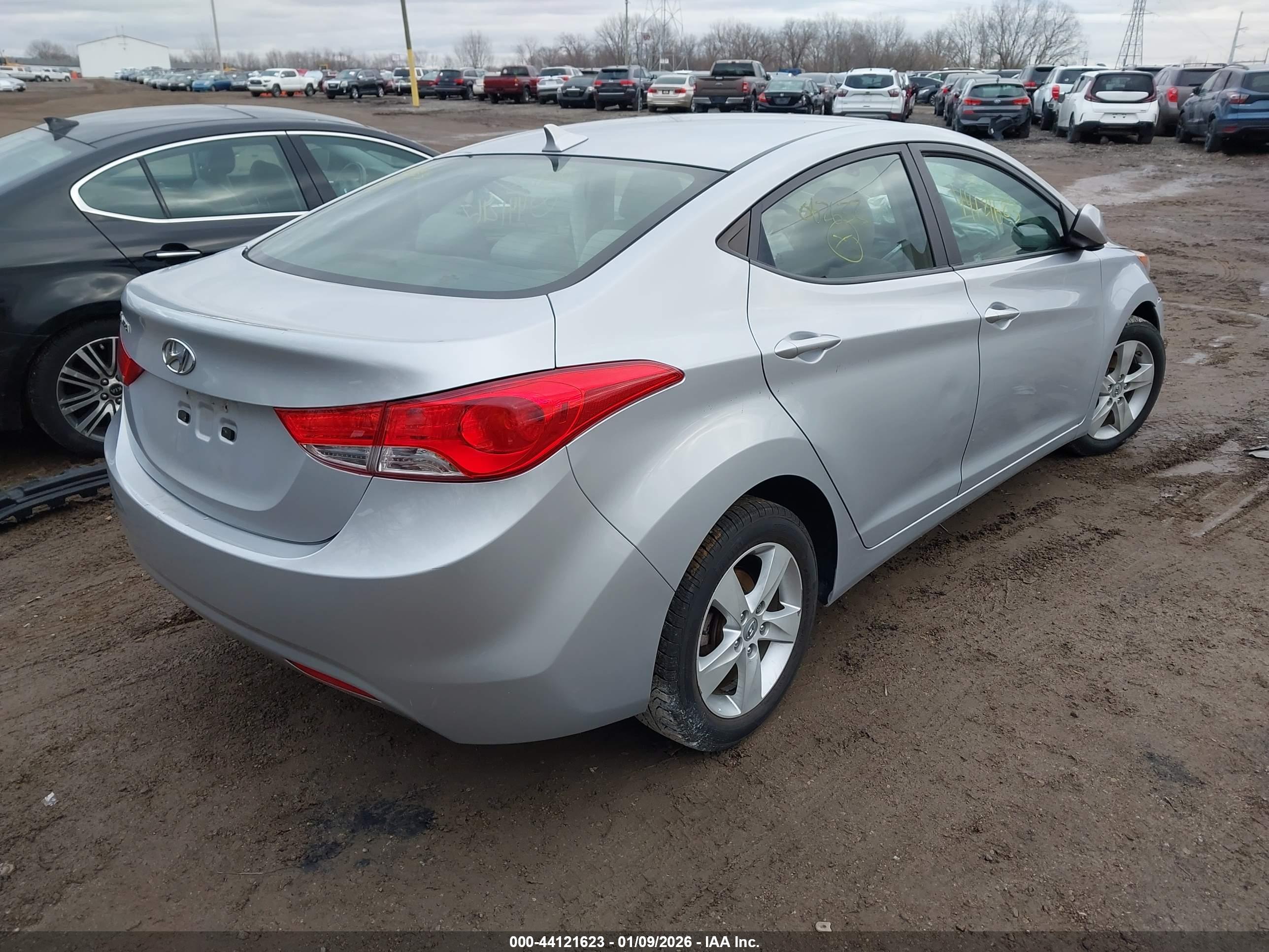 HYUNDAI ELANTRA image 4