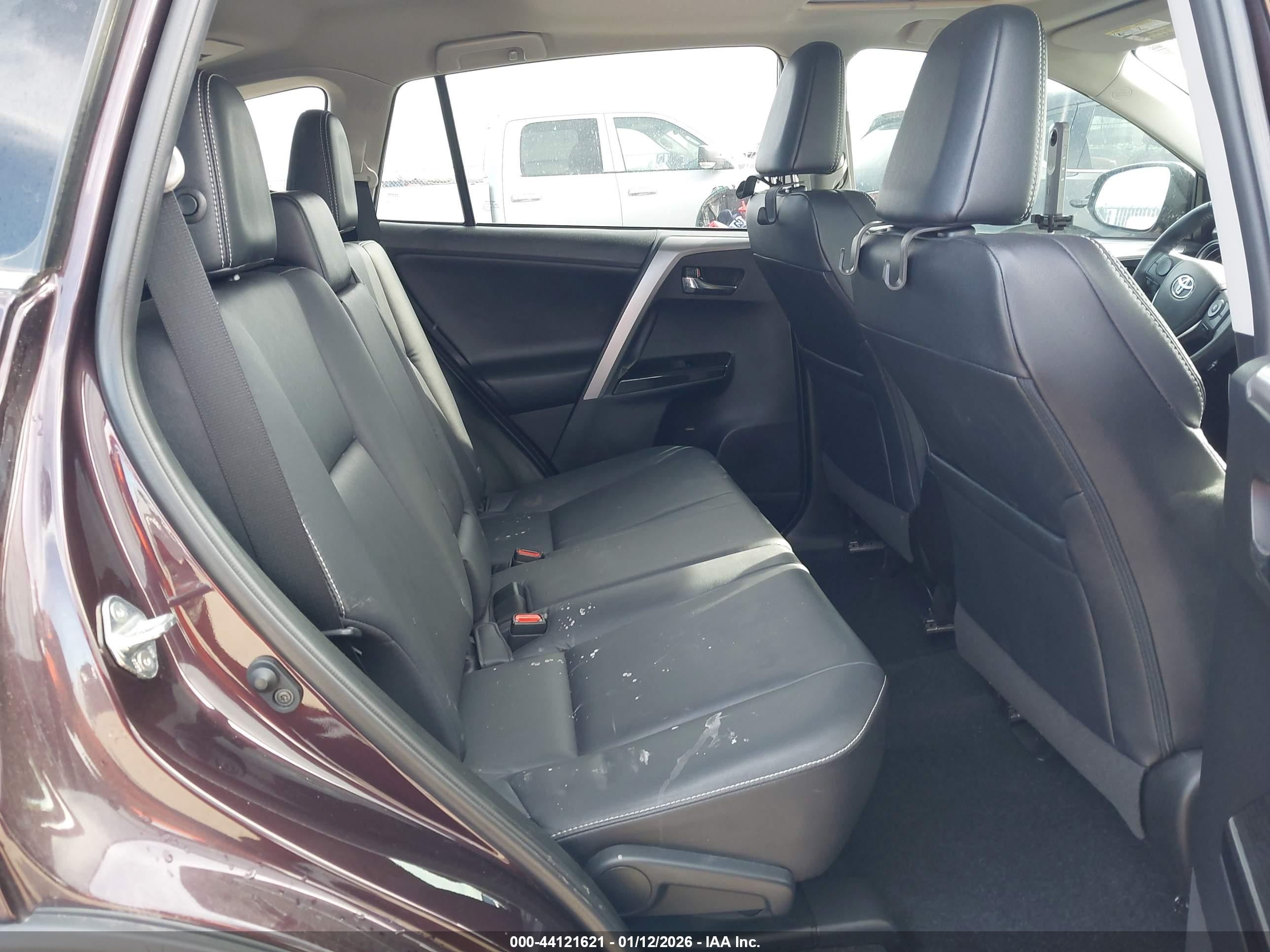 TOYOTA RAV4 image 8
