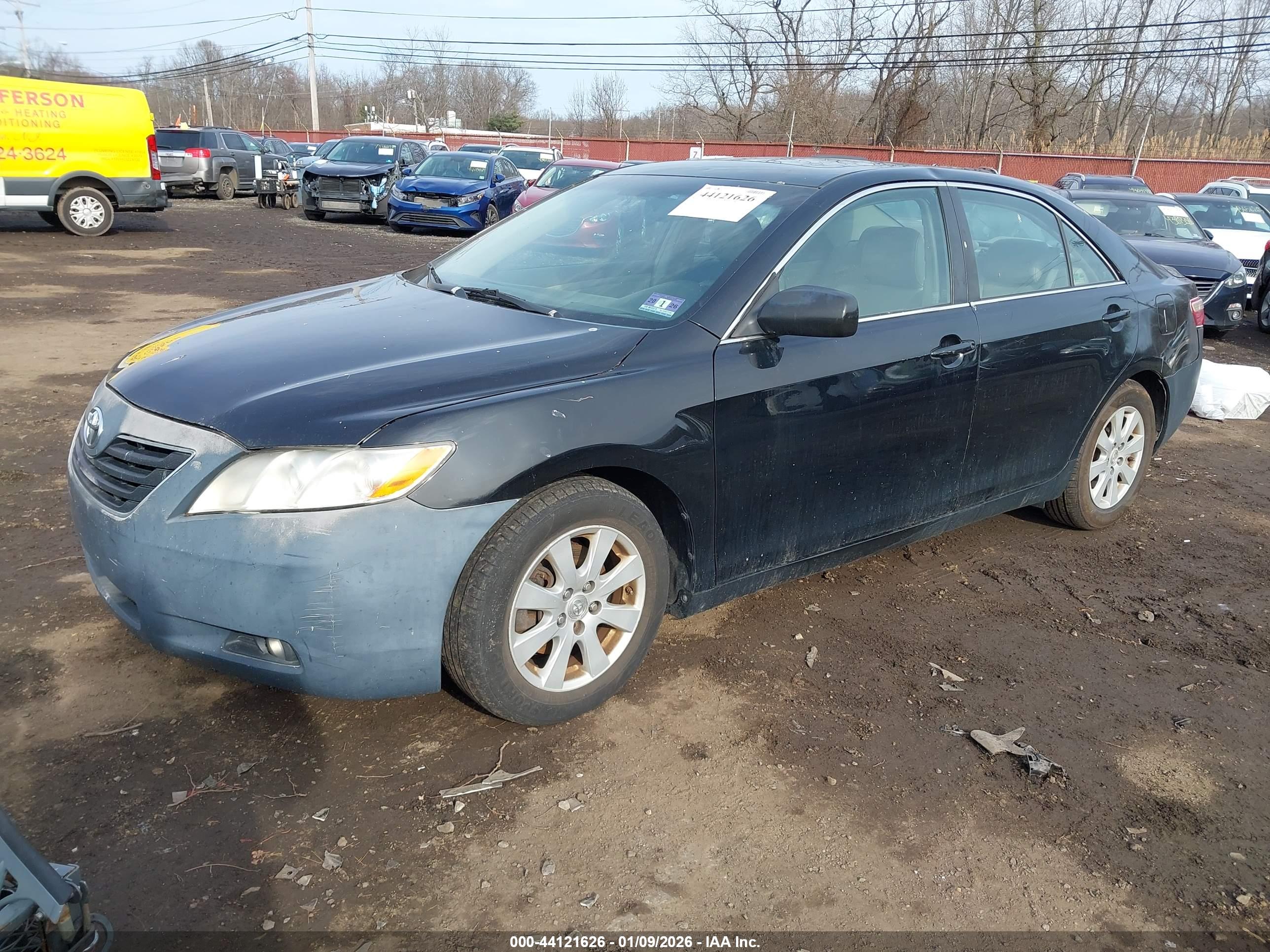 TOYOTA CAMRY image 2