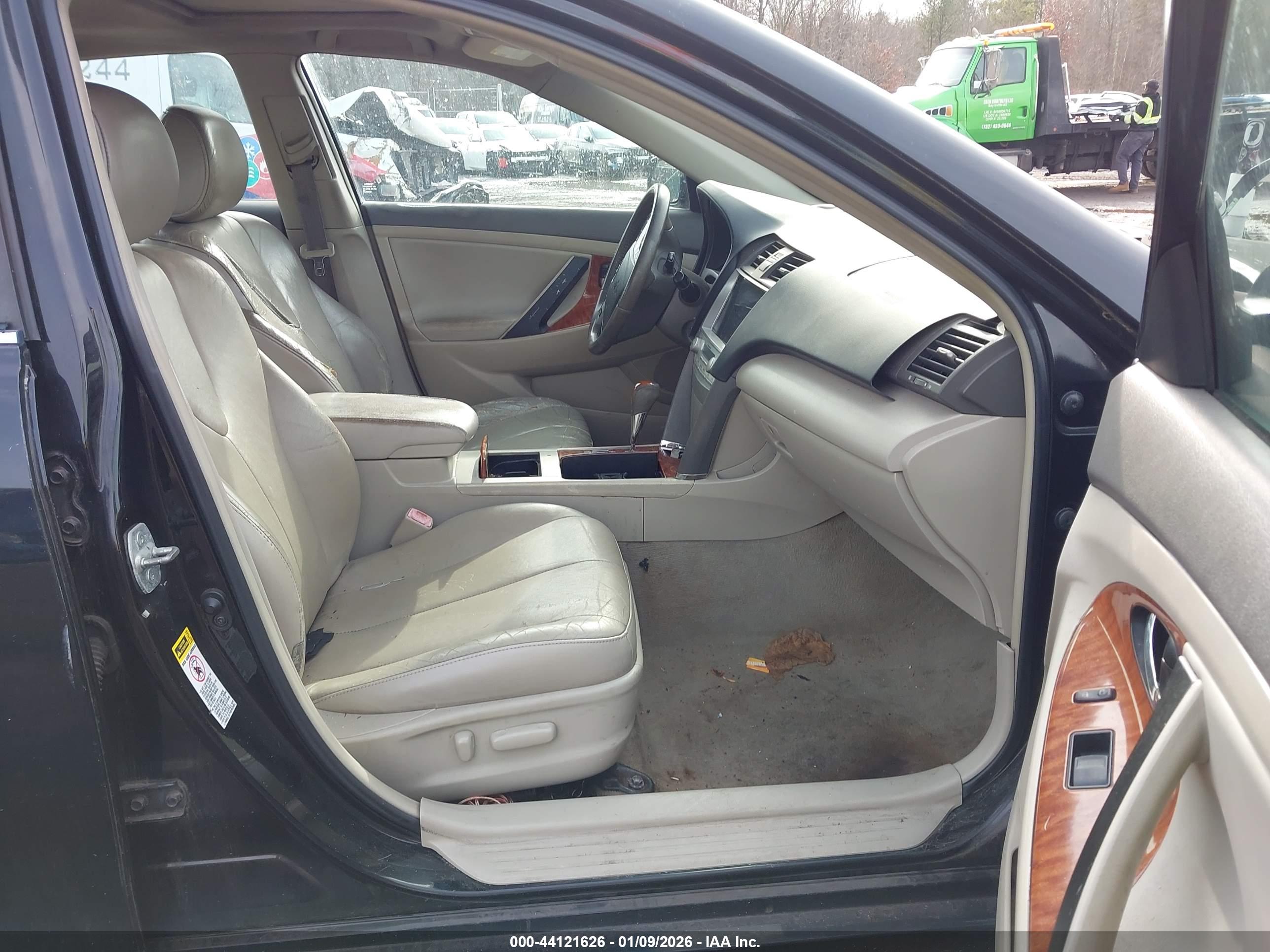 TOYOTA CAMRY image 5
