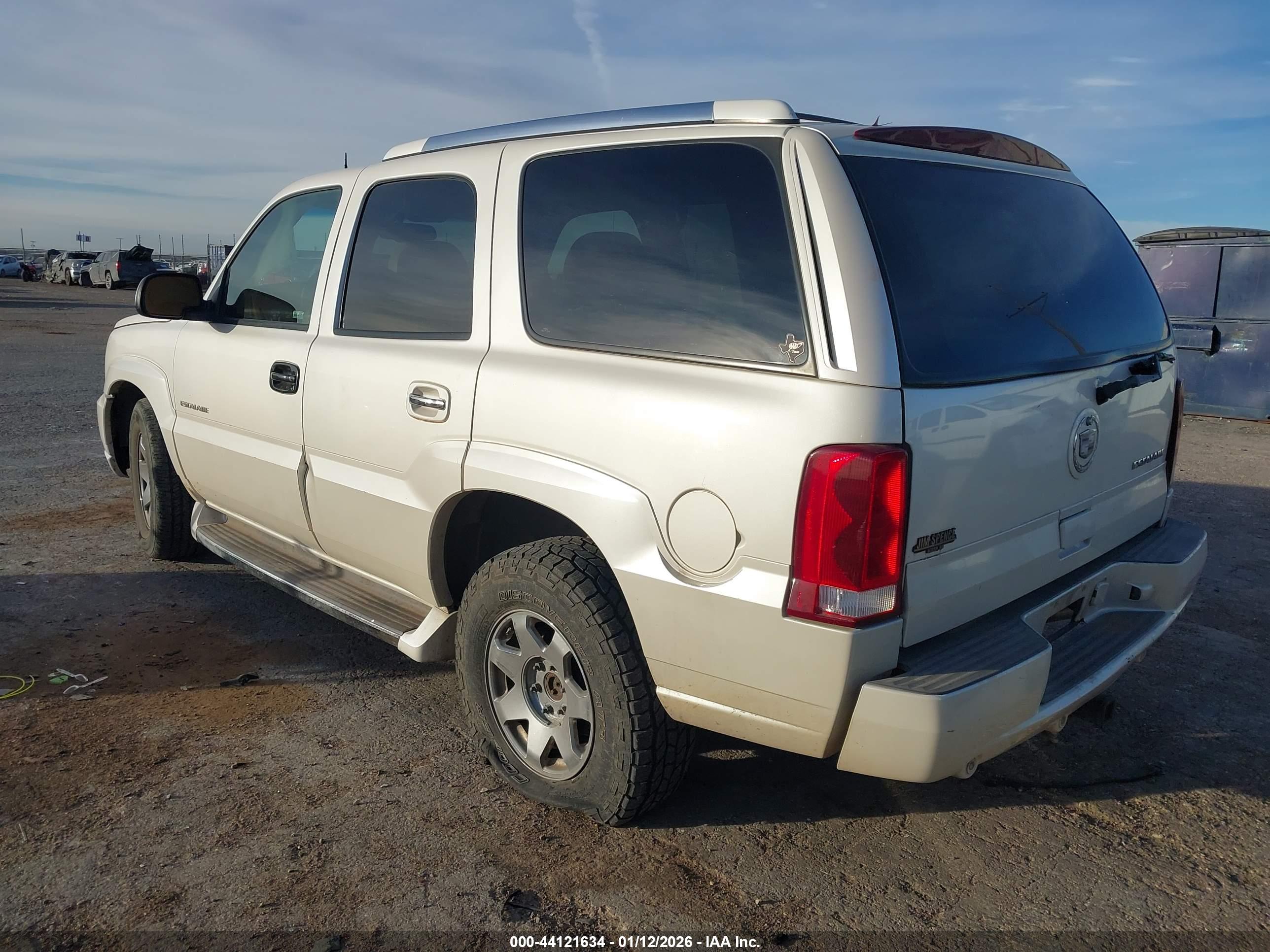 CADILLAC ESCALADE image 3