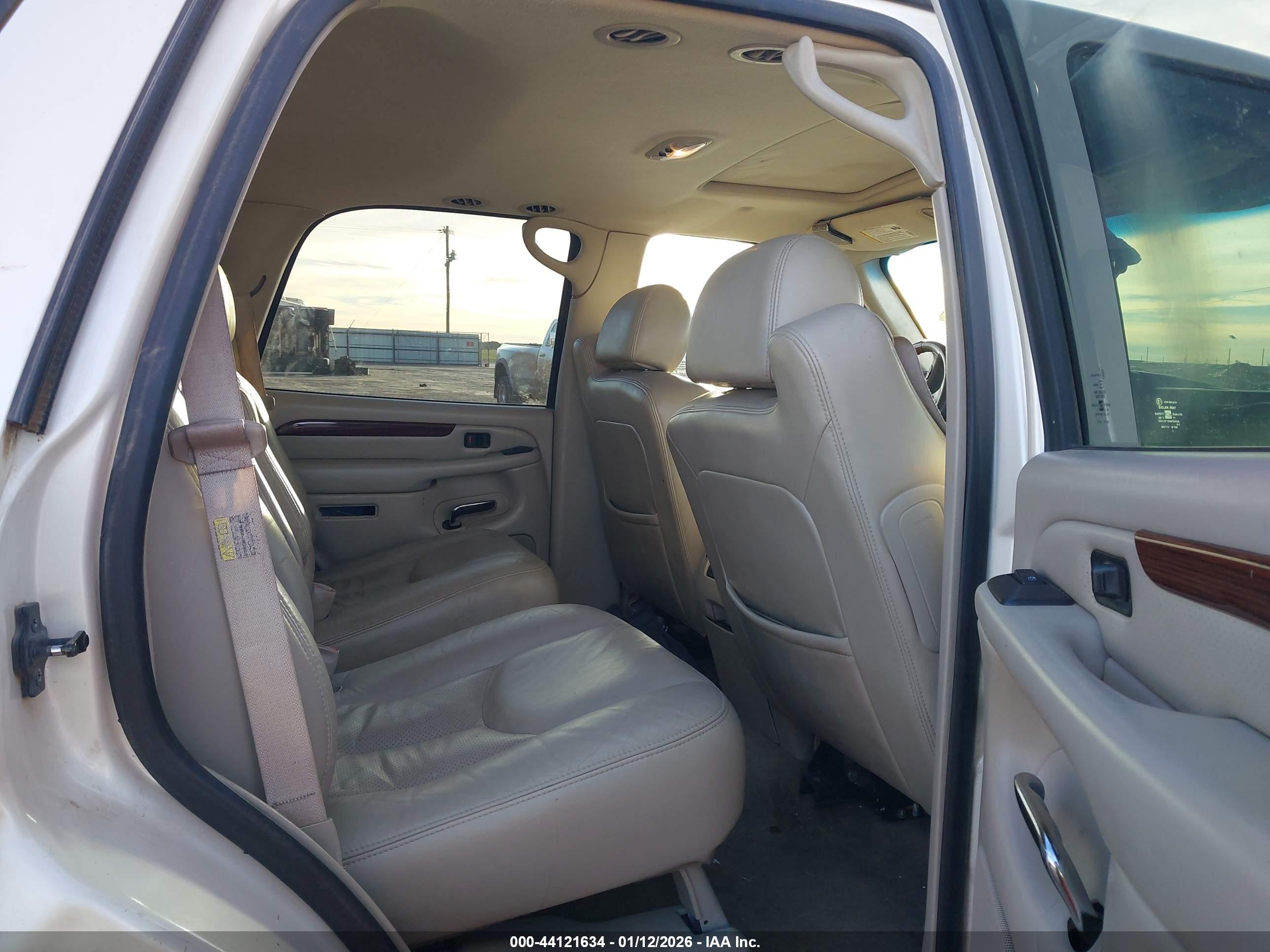 CADILLAC ESCALADE image 8