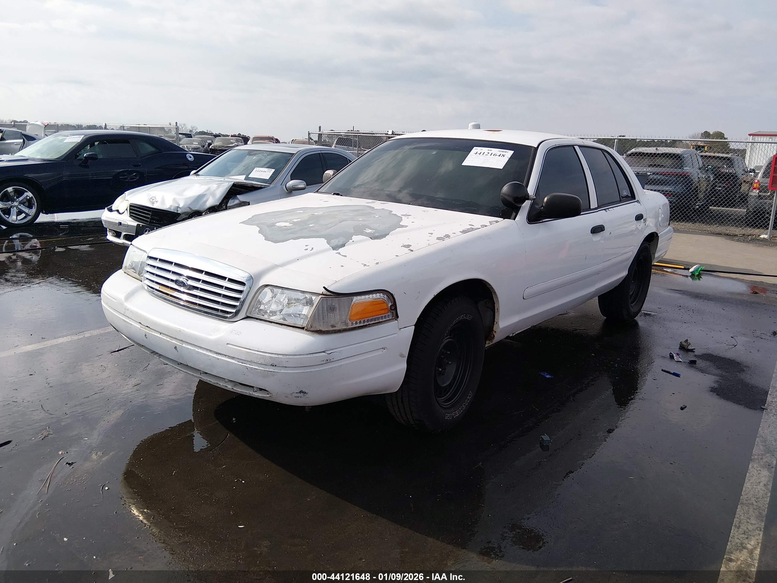 FORD CROWN image 2