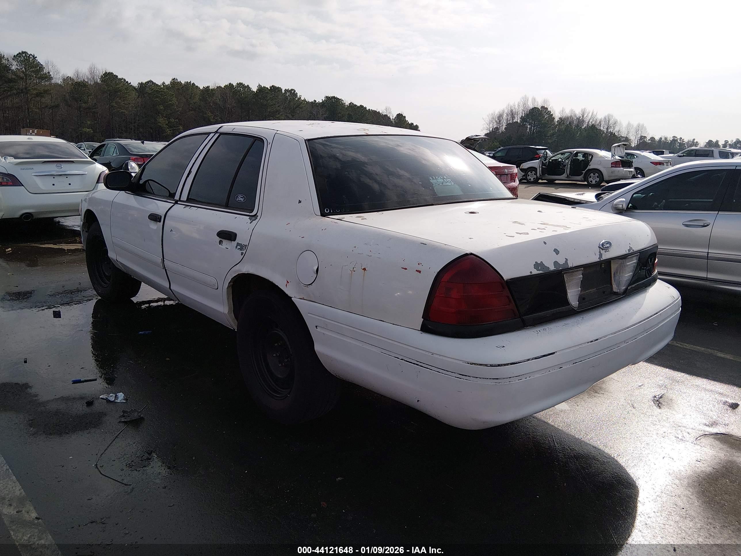FORD CROWN image 3