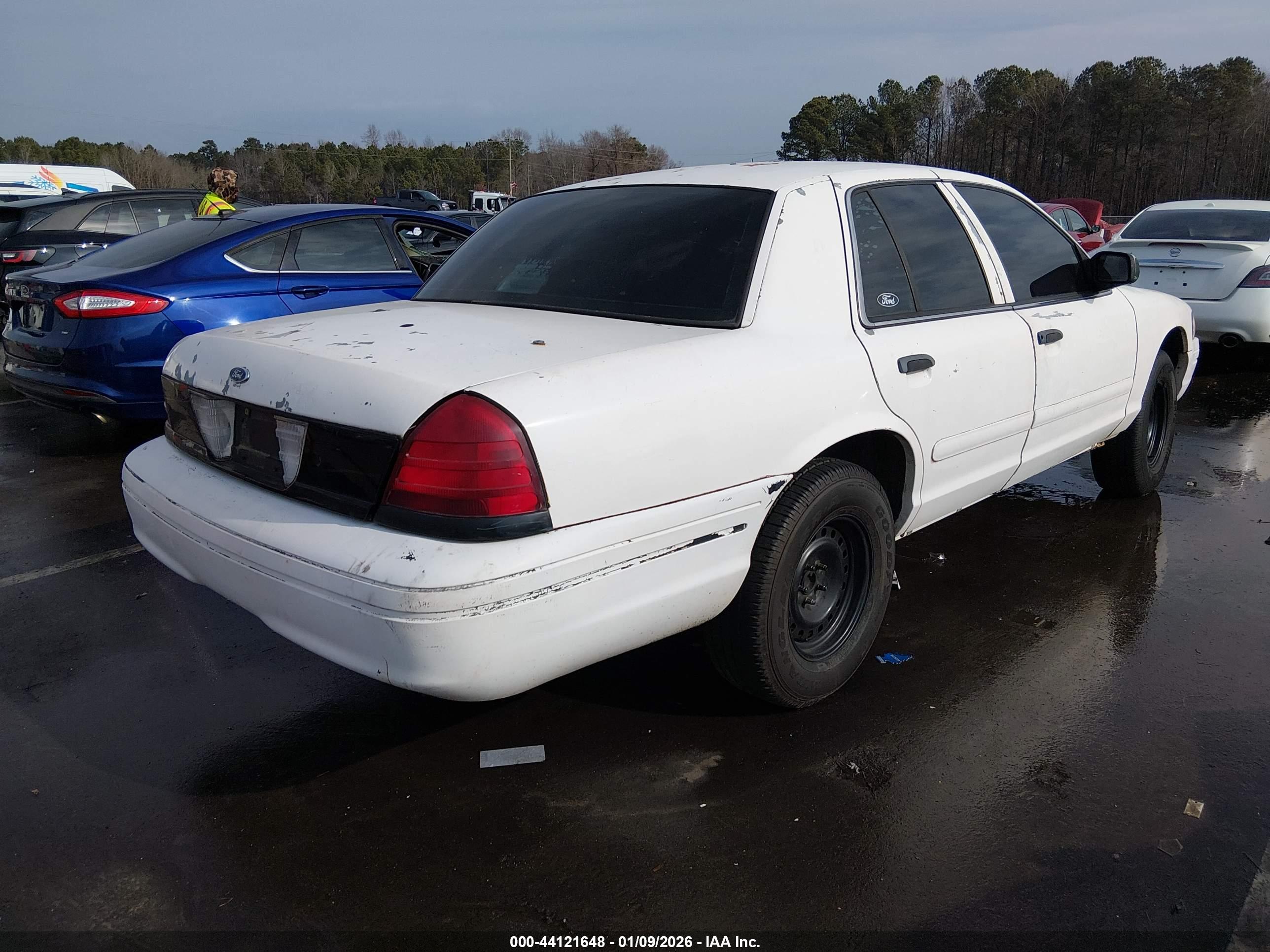 FORD CROWN image 4