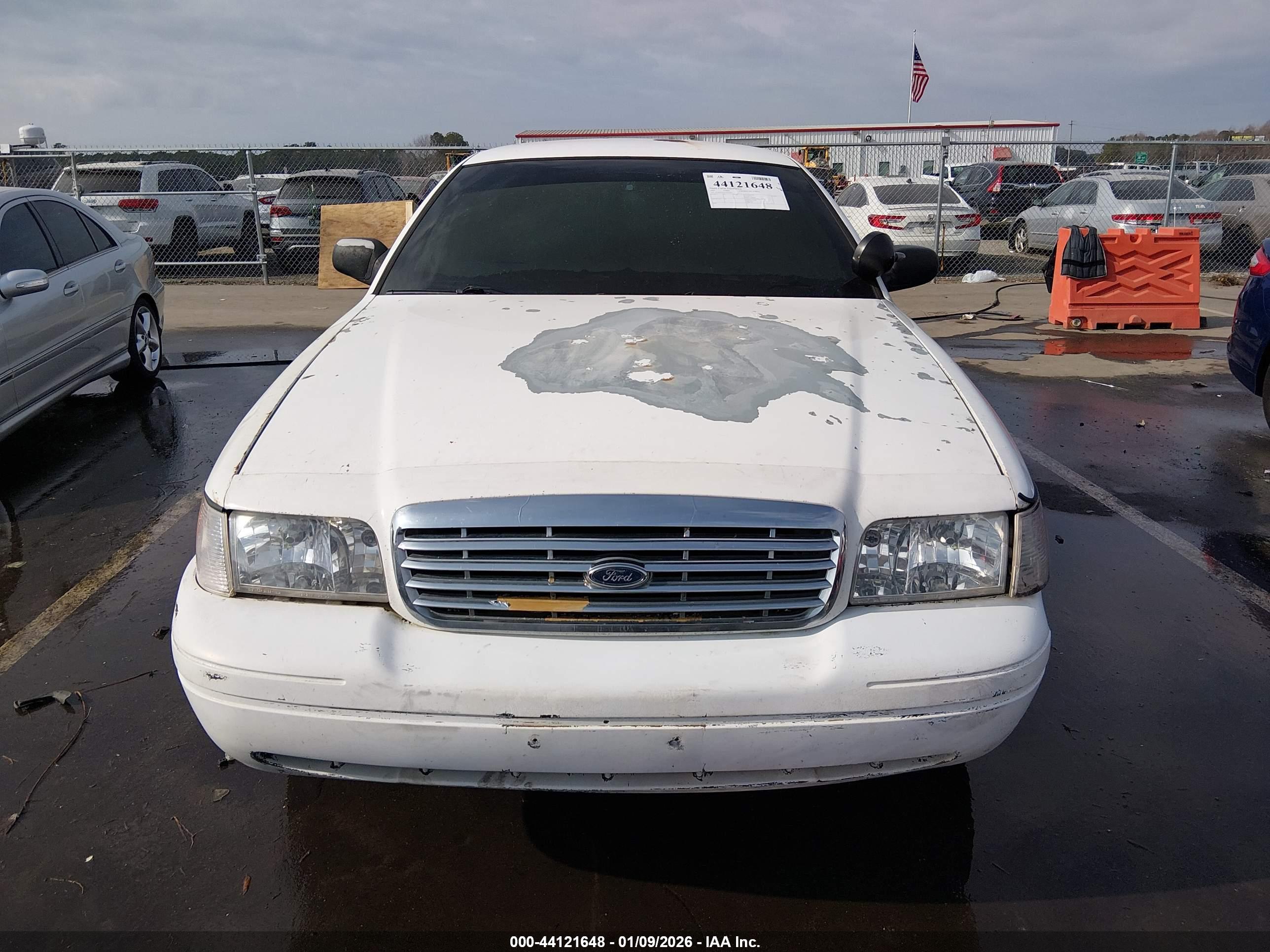 FORD CROWN image 6