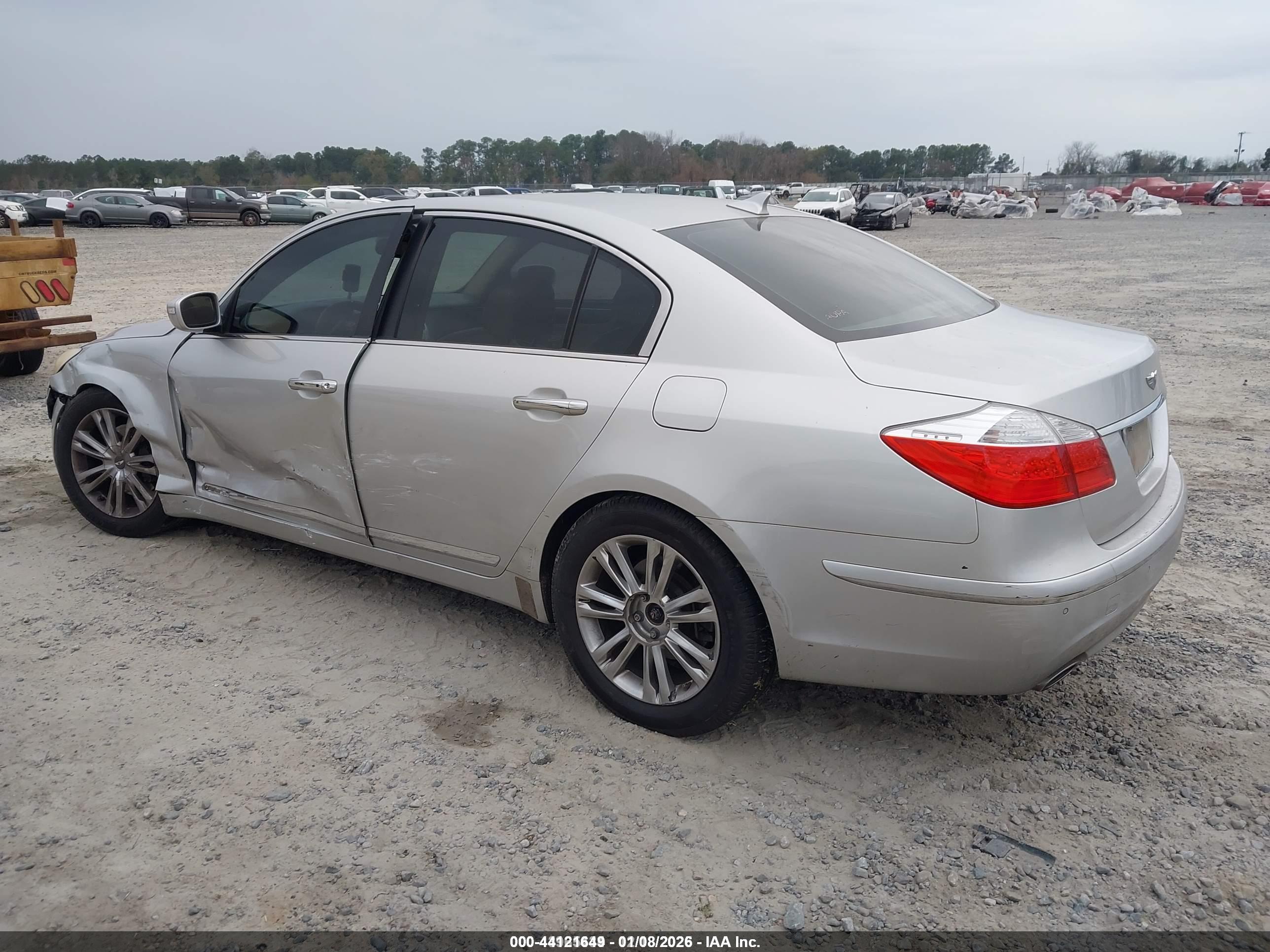 HYUNDAI GENESIS image 3