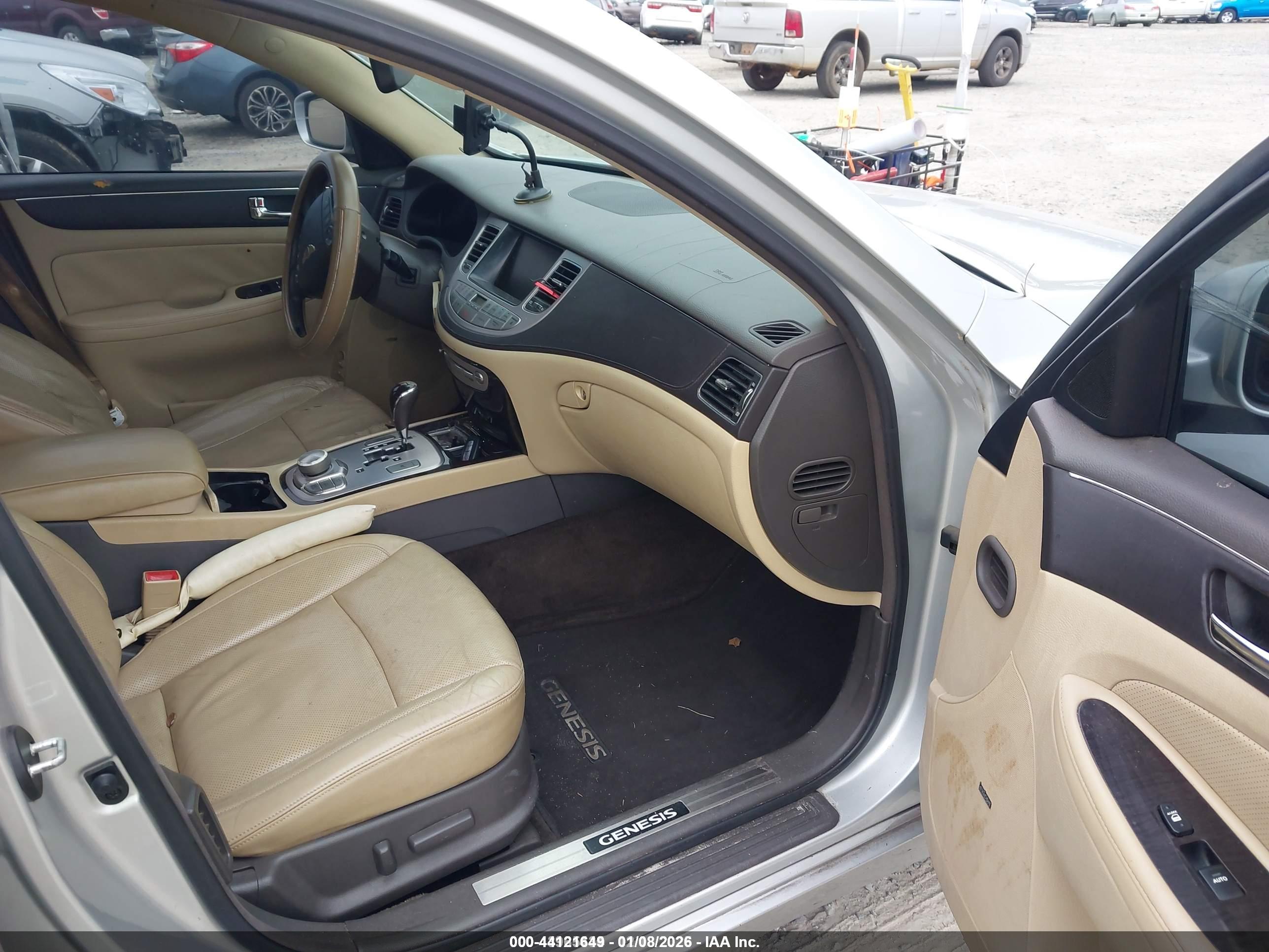 HYUNDAI GENESIS image 5