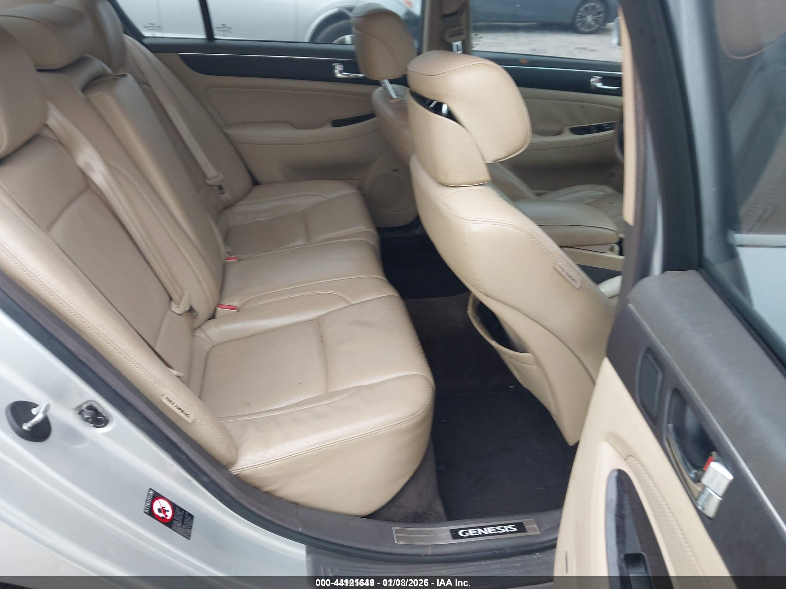 HYUNDAI GENESIS image 8