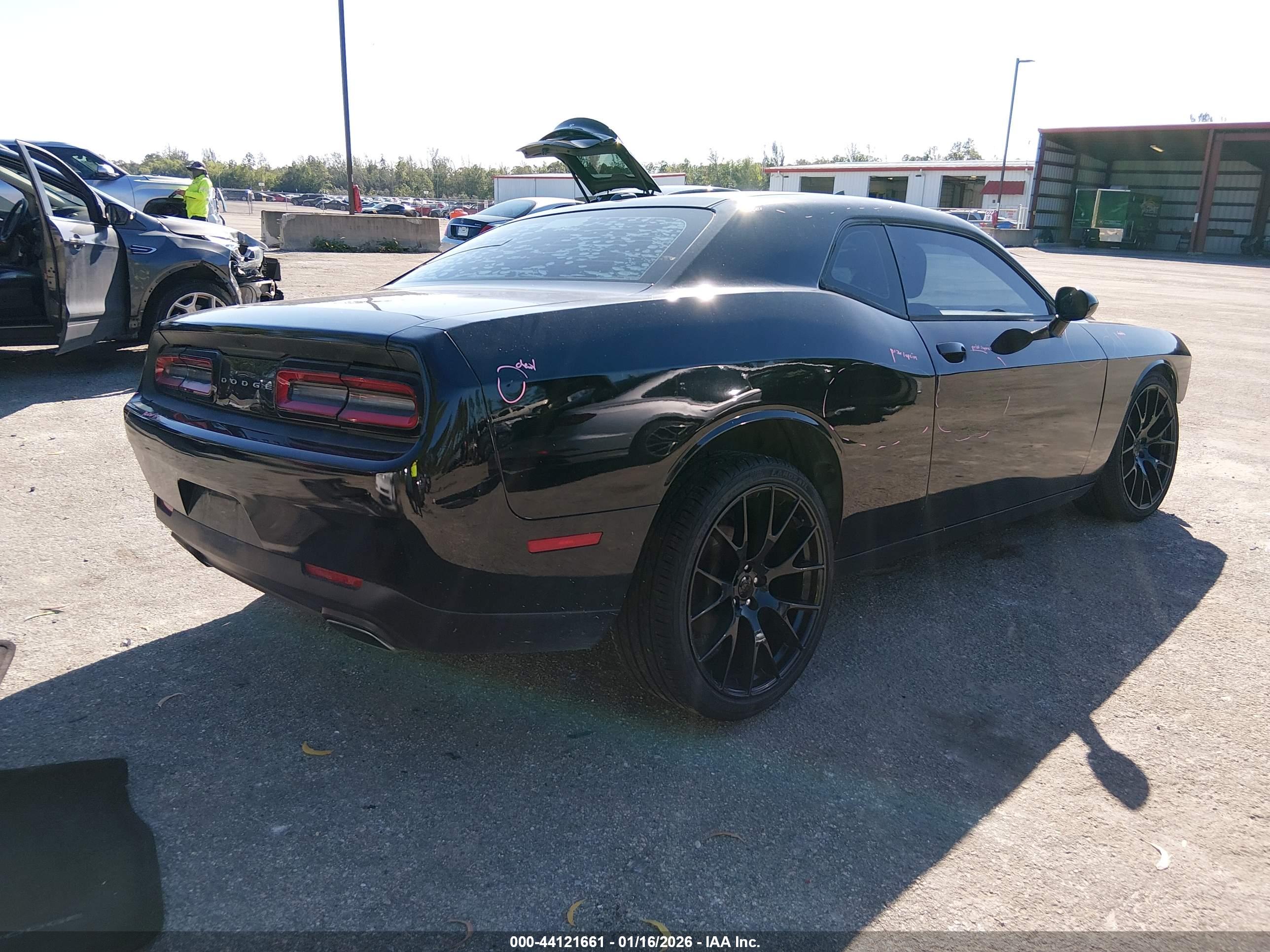 DODGE CHALLENGER image 4