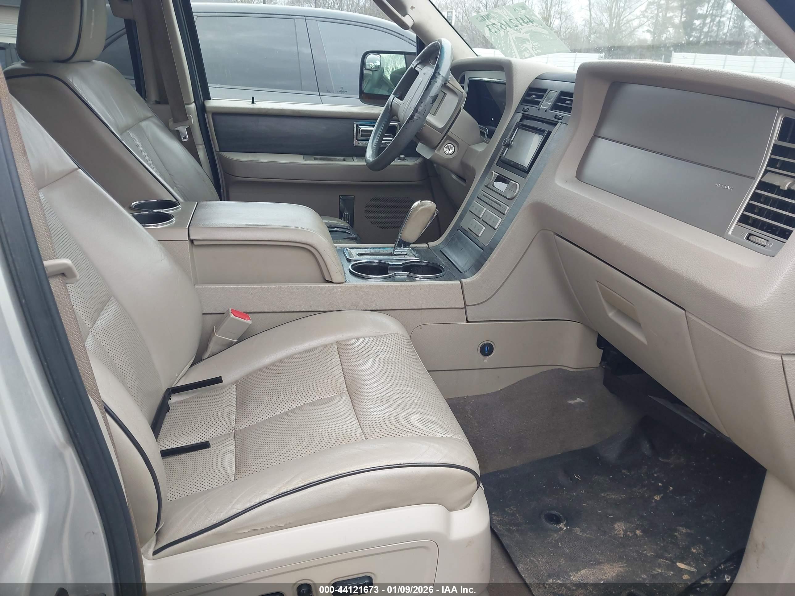 LINCOLN NAVIGATOR image 5