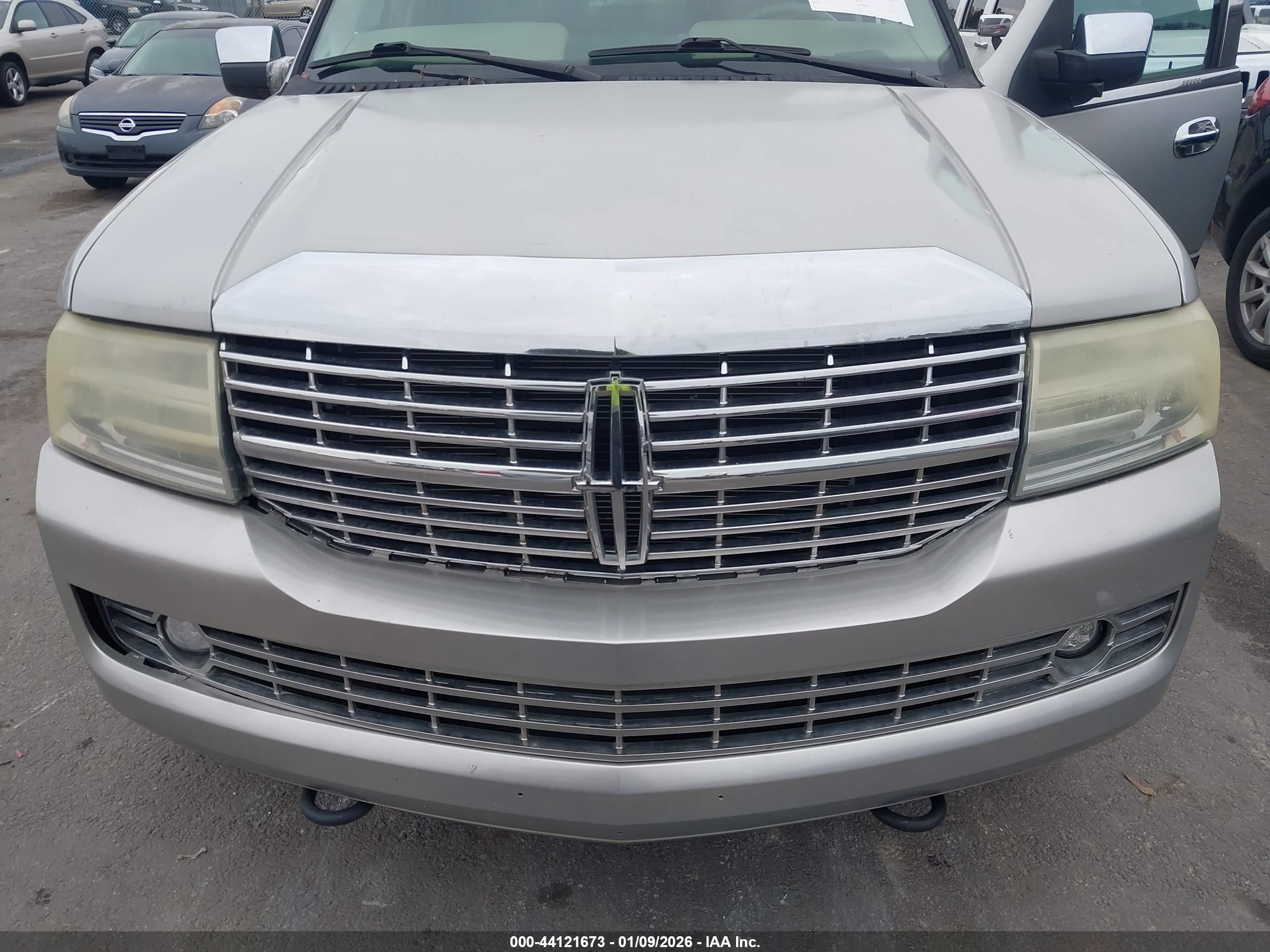LINCOLN NAVIGATOR image 6
