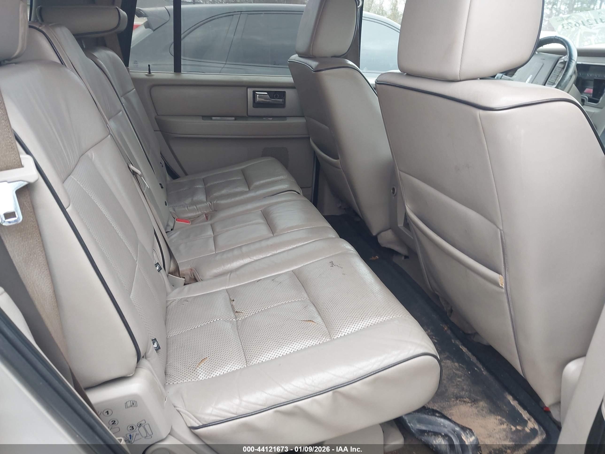 LINCOLN NAVIGATOR image 8