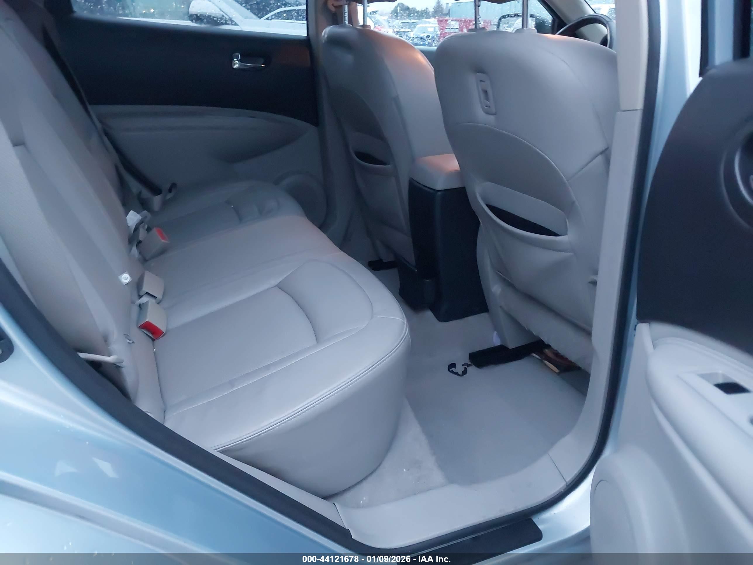 NISSAN ROGUE image 8