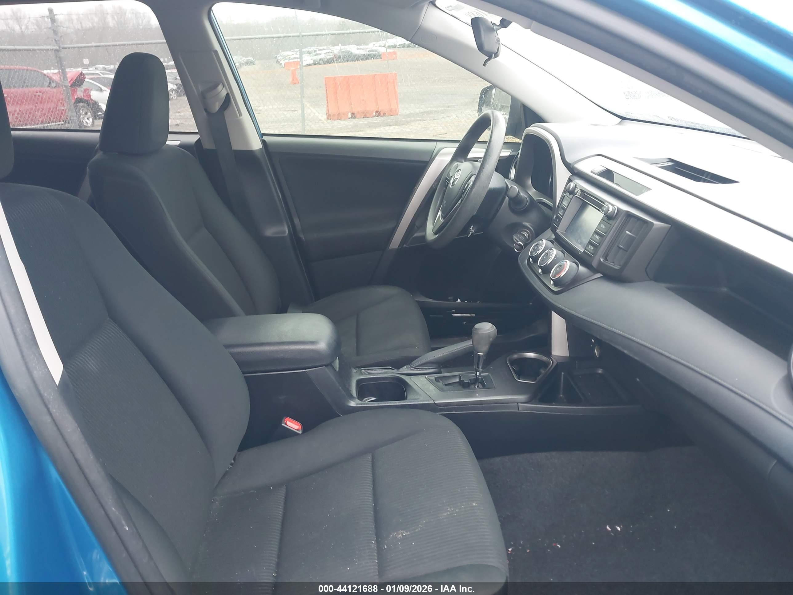 TOYOTA RAV4 image 5