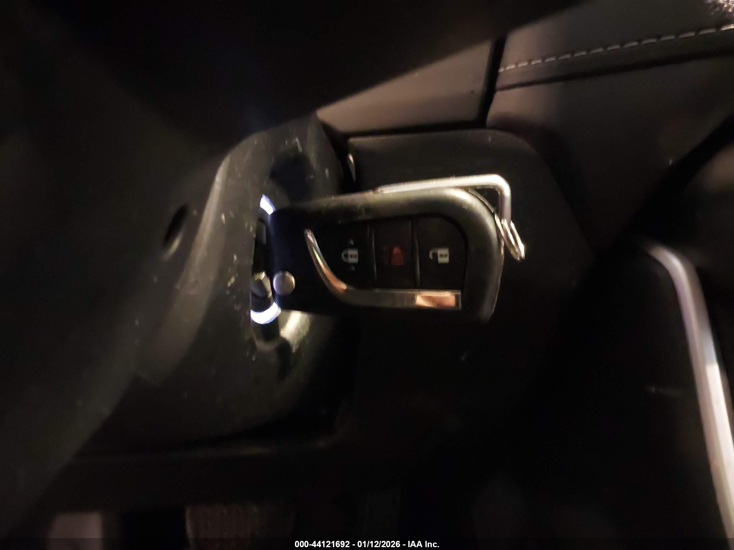 TOYOTA RAV4 image 11