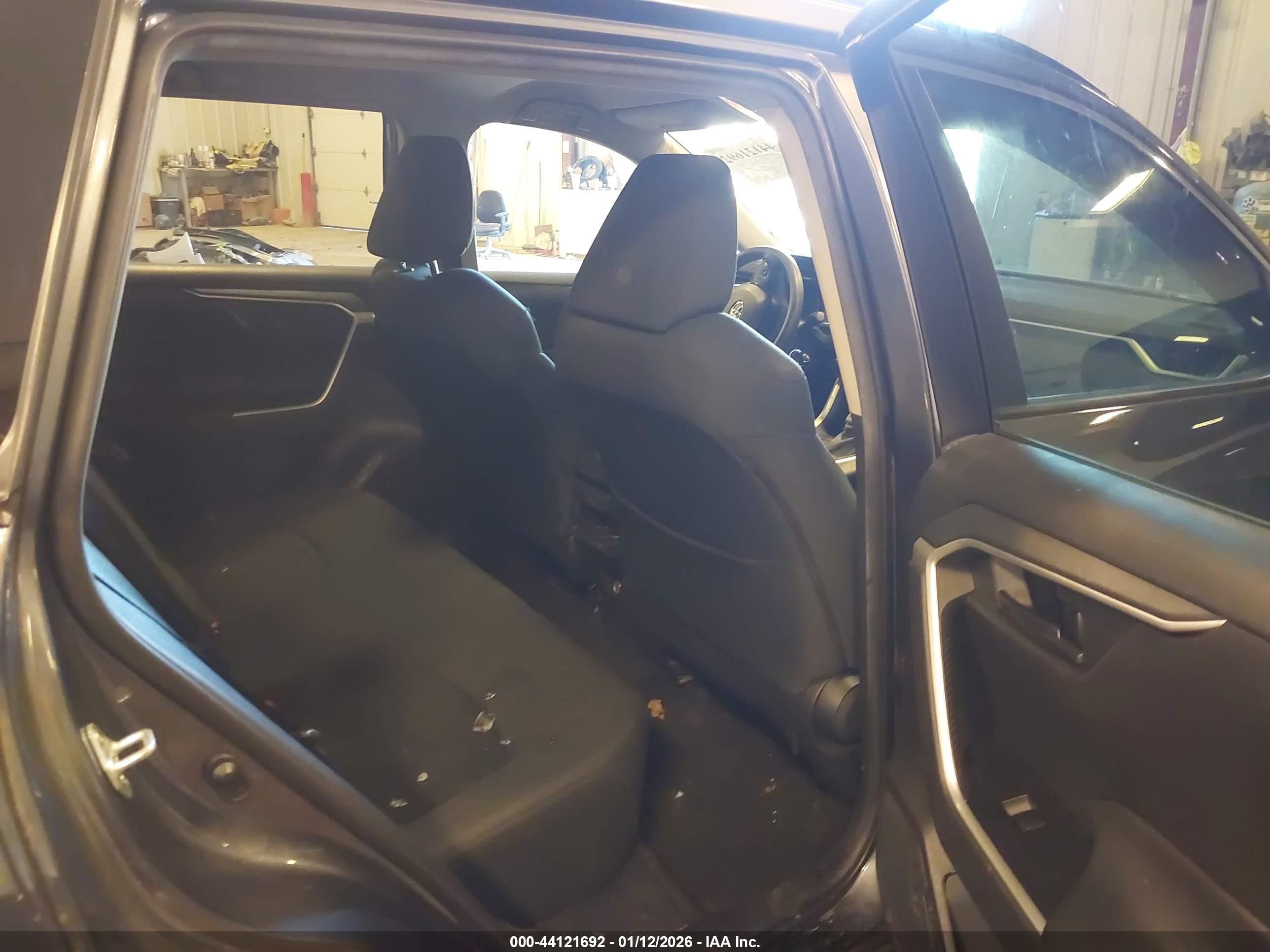 TOYOTA RAV4 image 8