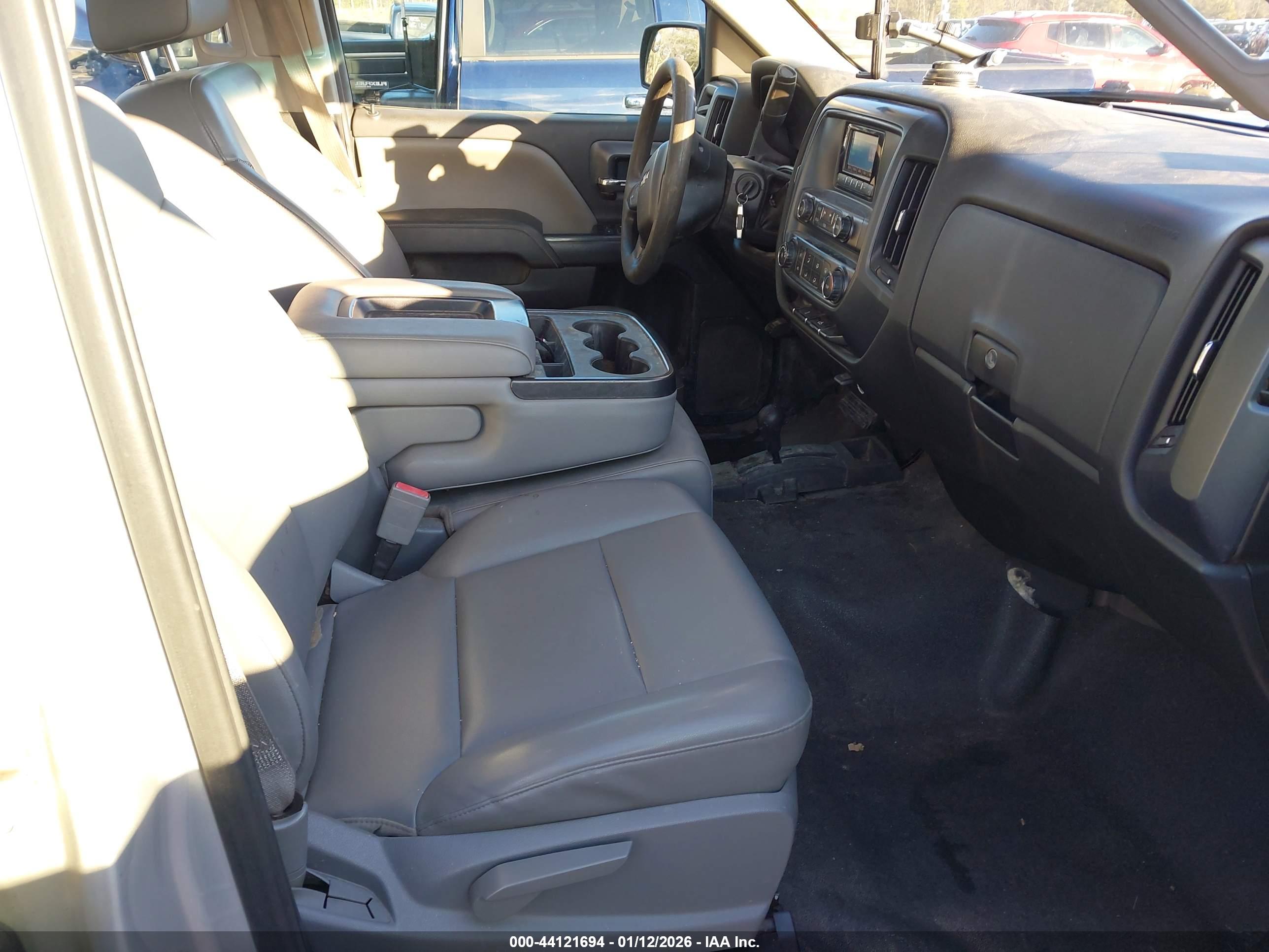 CHEVROLET SILVERADO image 5